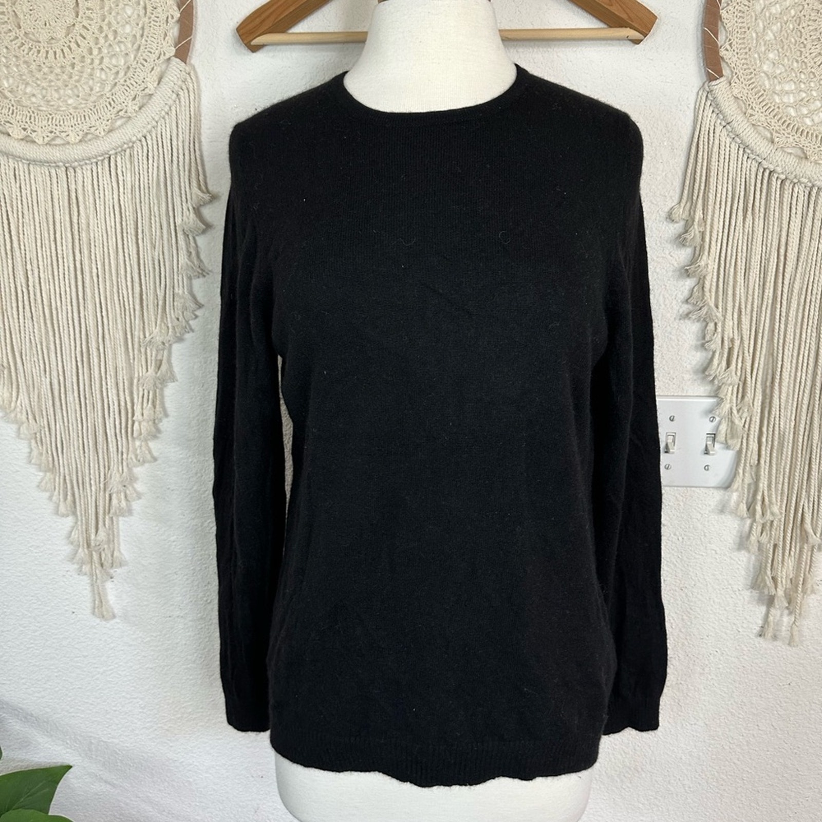 LL Bean cashmere Classic Black Women's Sweater petite large