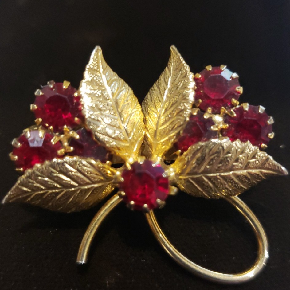 Vintage Ruby Red Rhinestone Floral Leaves Unsigned Brooch Pin #140 Vintage Ruby Red Rhinestone Floral Leaves Unsigned Brooch Pin #140