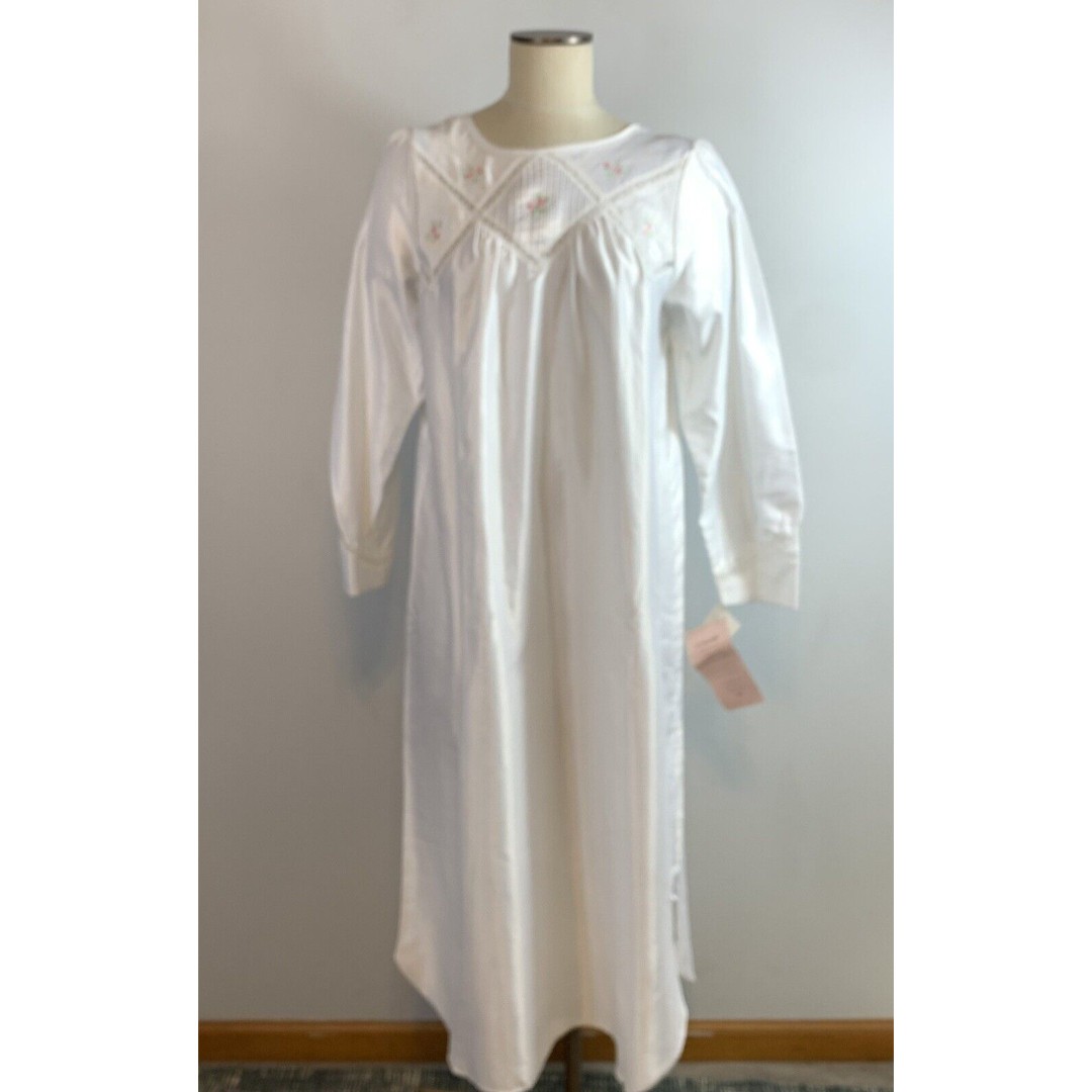 NWT Vintage Barbizon Nightgown Cuddleskin Embroidered White Satin SZ Medium Flaw