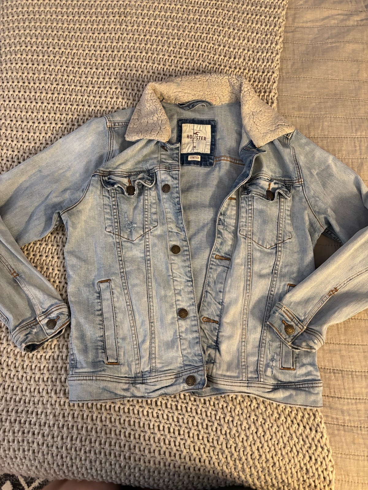 Hollister Co.::デニムジャケット[RESALE] Hollister（Gジャン/デニムジャケット）のフリマアイテム一覧