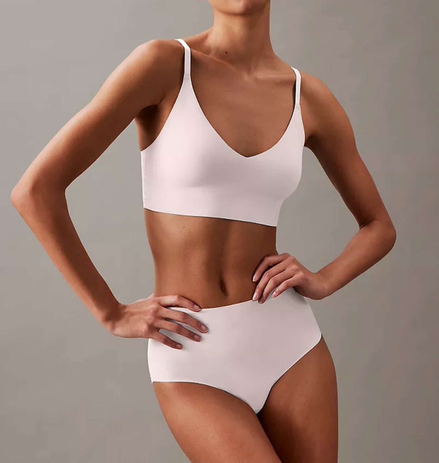 CALVIN KLEIN INVISIBLE LIGHTLY LINED TRIANGLE BRALETTE & HIPSTER SET SIZE L