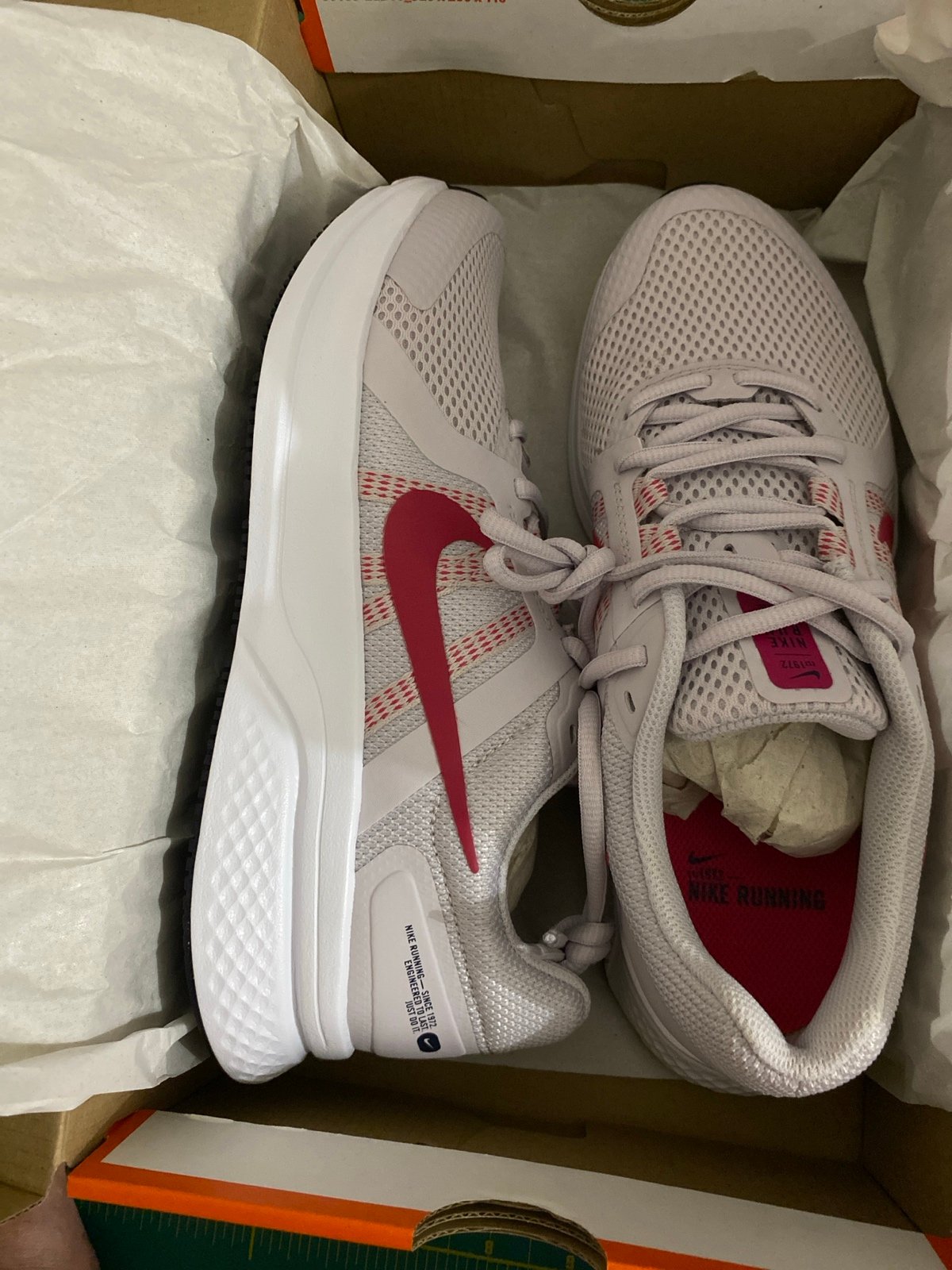 W NIKE RUN SWIFT 2 VENICE/MYSTIC HIBISCUS VENISE/HIBISCUS