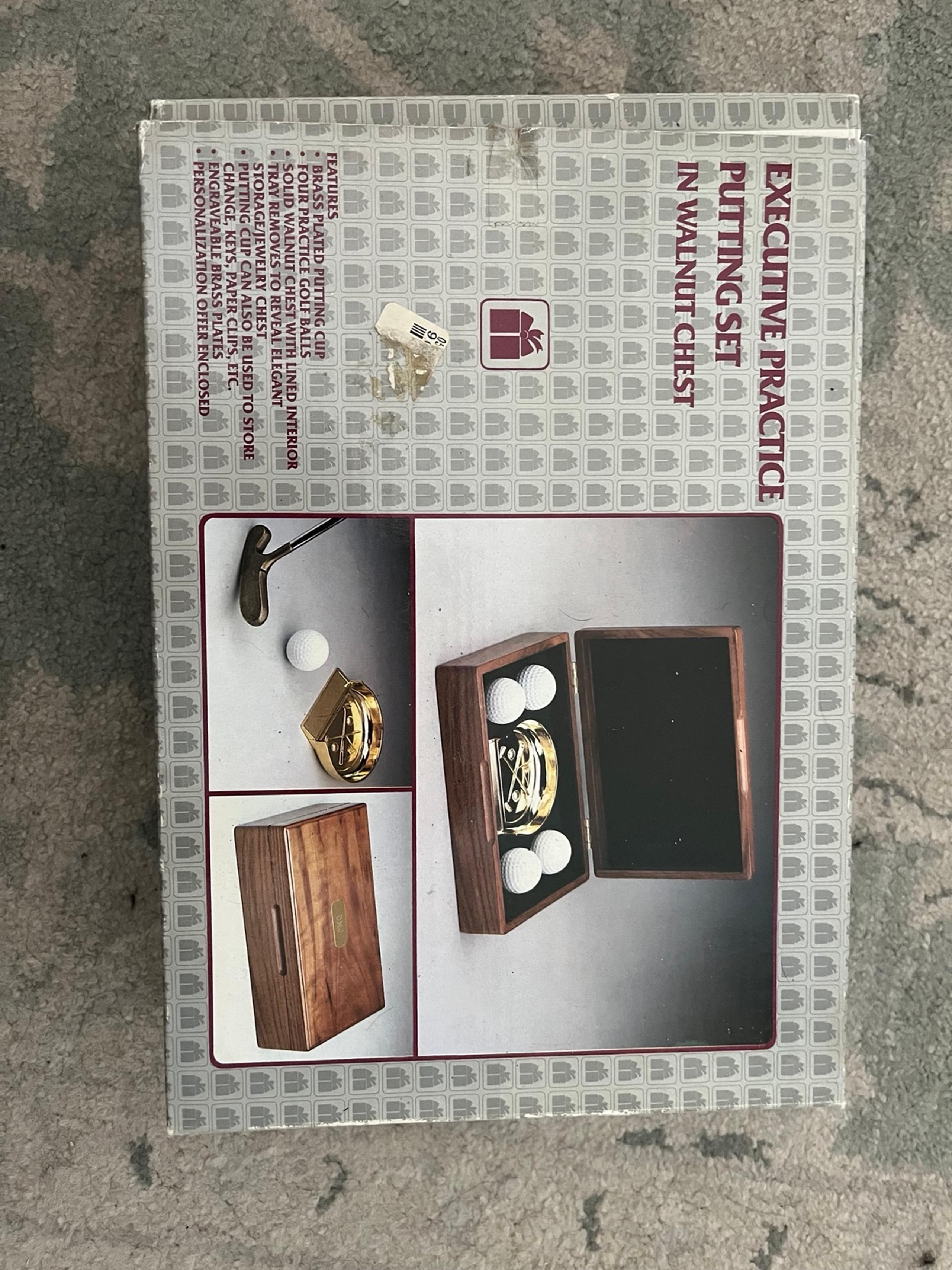 Brand New Vintage Executive Putting Set