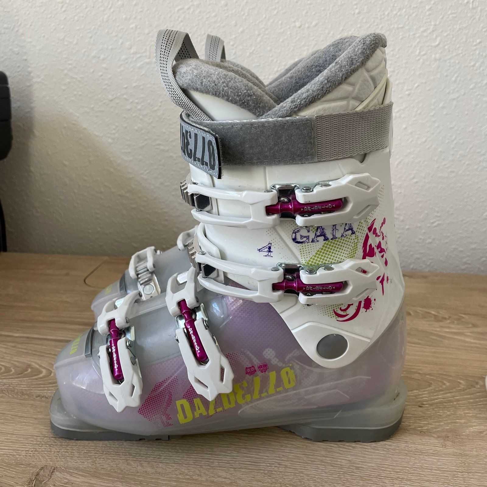 DALBELLO Gaia 4 Ski Boots Junior Girls Mondo 23.5 / US Size 5.5 Outdoor Winter