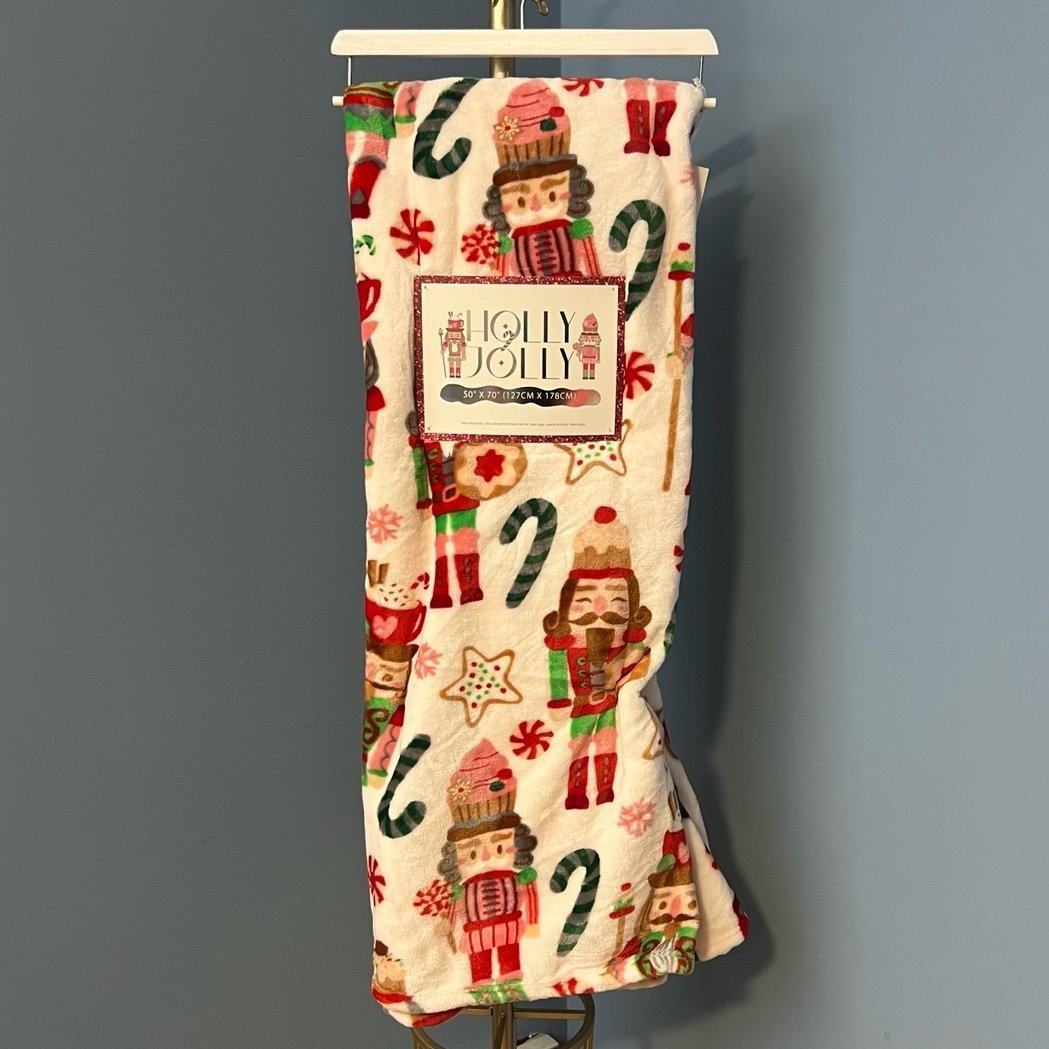 ❤️Holly Jolly Sweet Nutcracker Throw