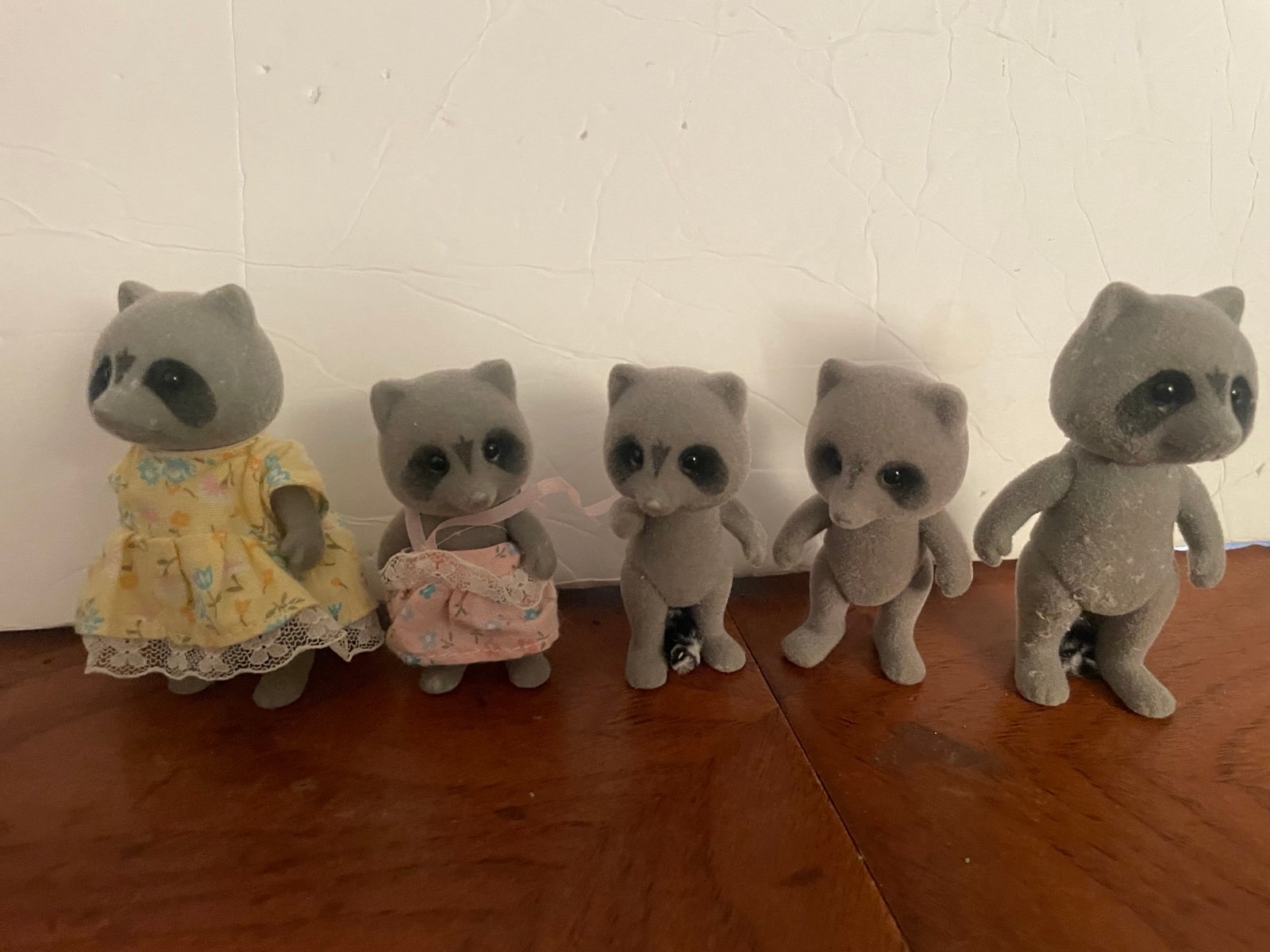 Calico critters/sylvanian families Chestnut Raccoon Family Of 5.