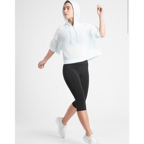 NWT Athleta Accelerate Crop