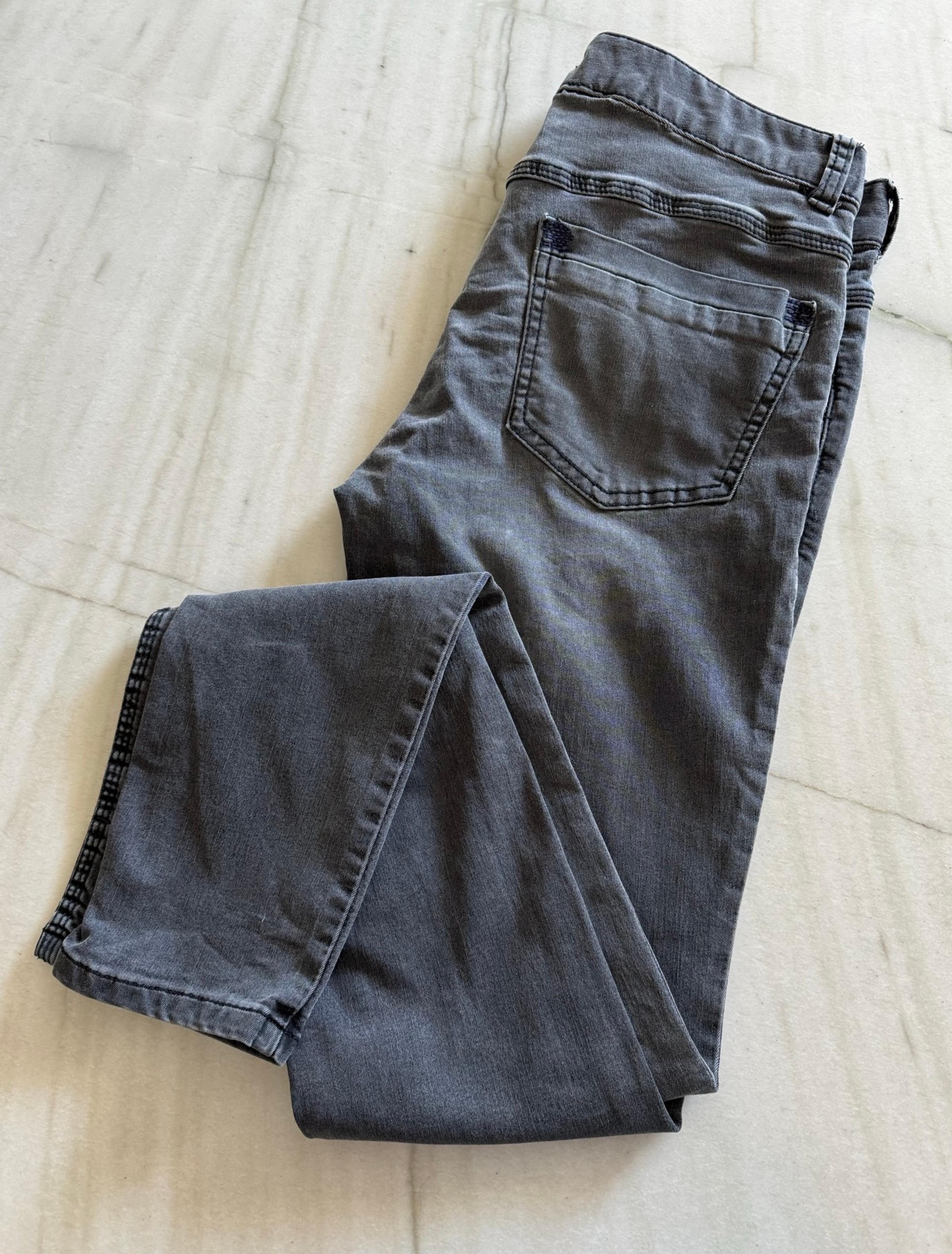 Free People faded black skinny denim - women’s size 29 long