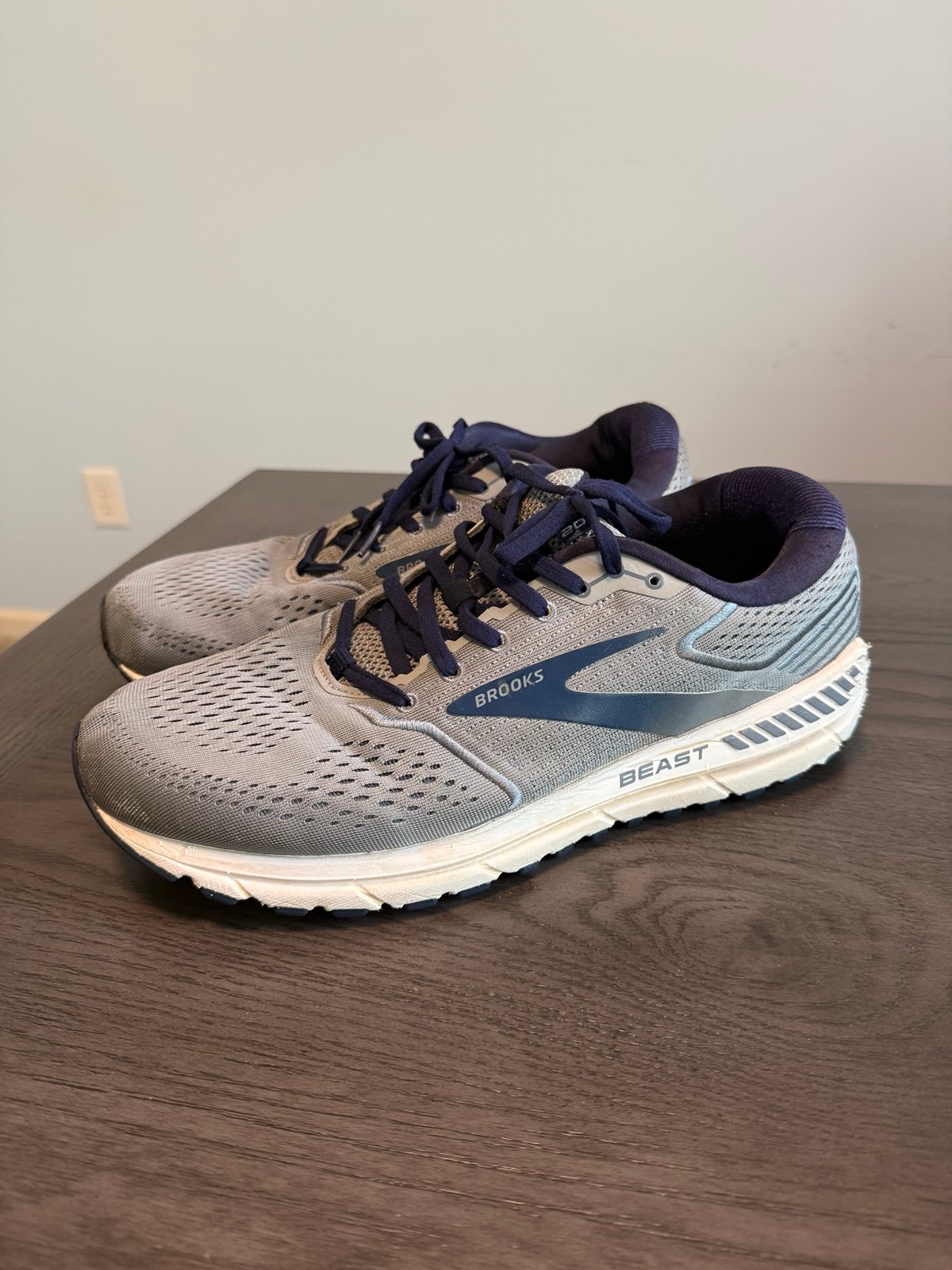 Brooks Beast 20 Men's Running Shoes - Gray/Blue - Sz 11,5