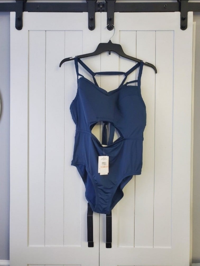 The Jessica Simpson Plus Size Solid Bandeau One Piece Swimsuit. NEW! Size 2X!