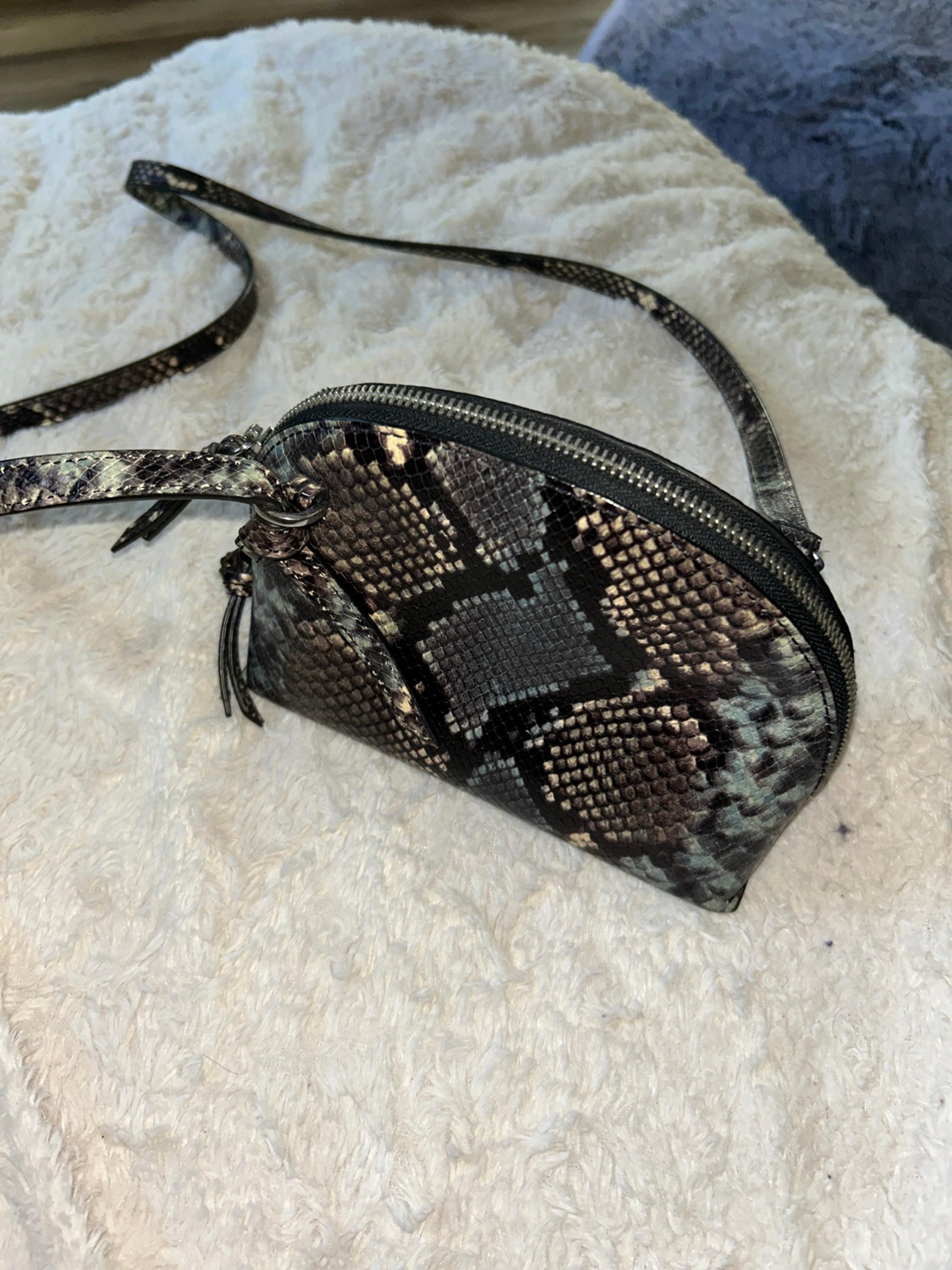 Banana Reoublic cross body bag