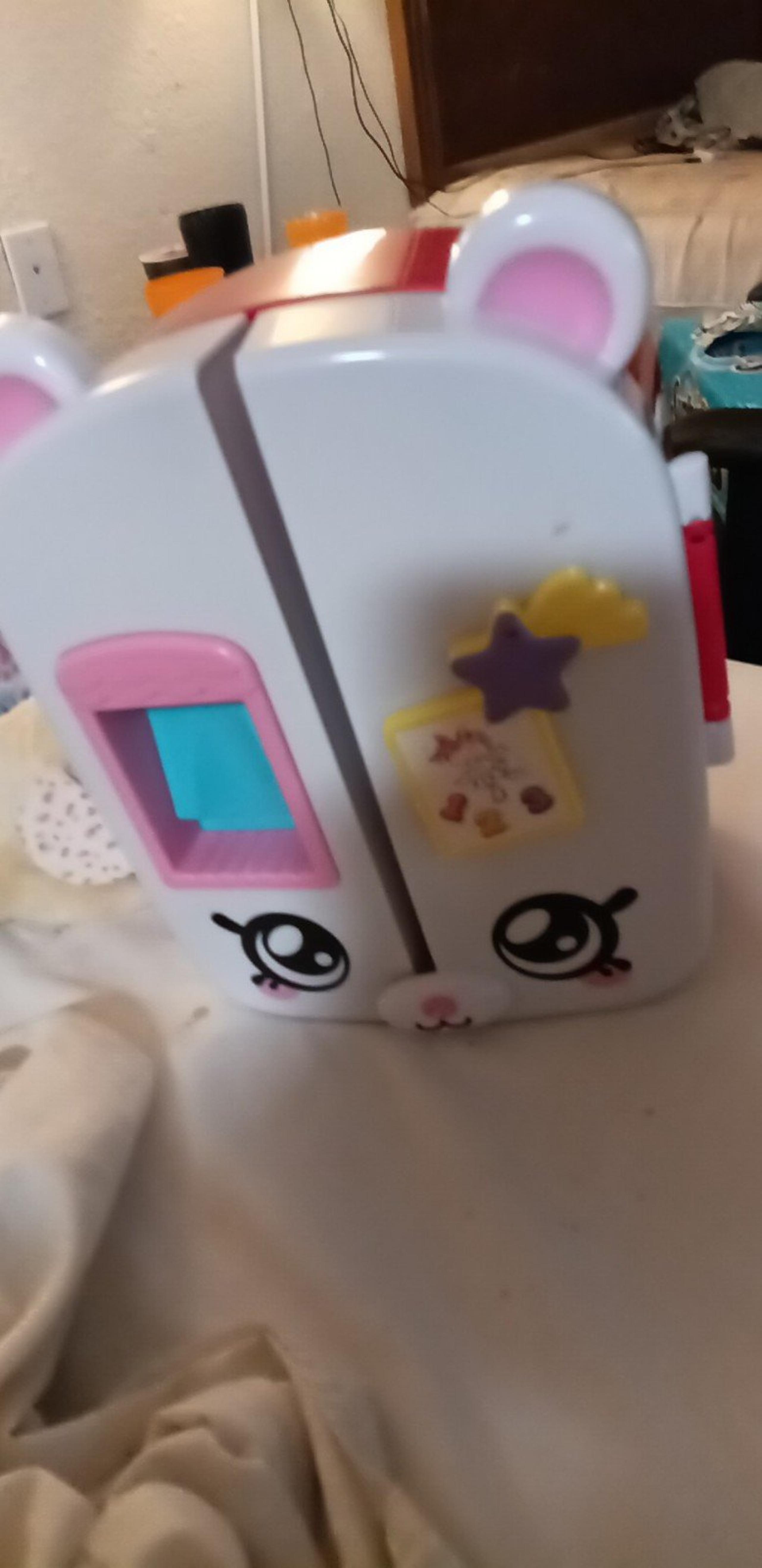 Shopkins dollhouse and play set