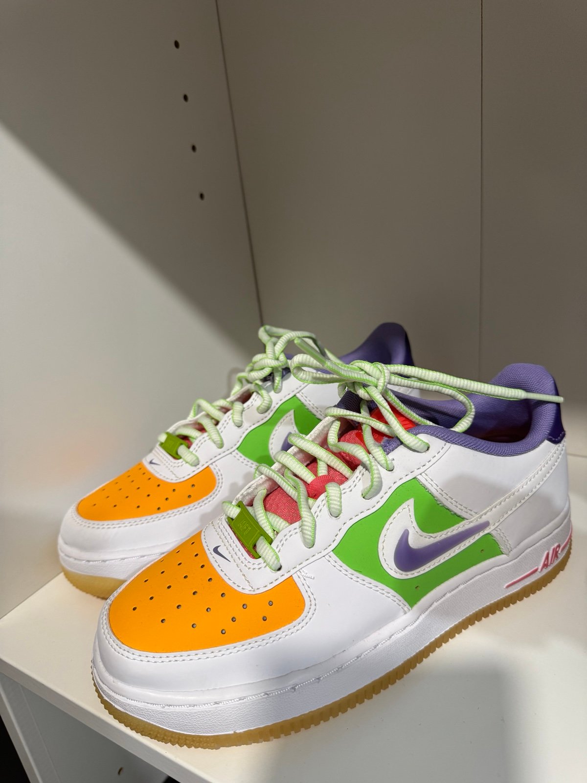 NIKE BOYS YOUTH SIZE 4