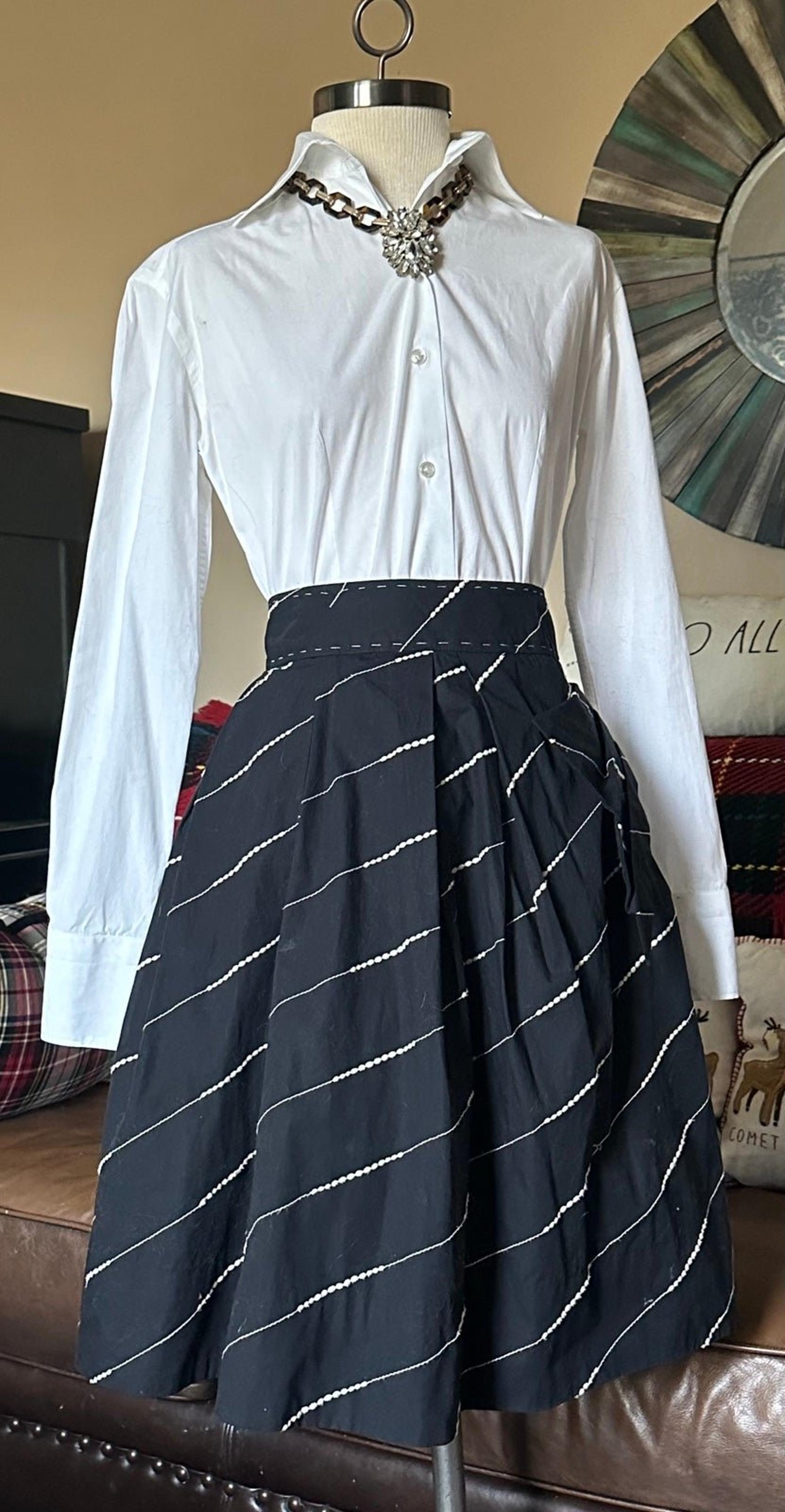 Floreat Anthropologie Black with White embroidery Full Skirt Size 4