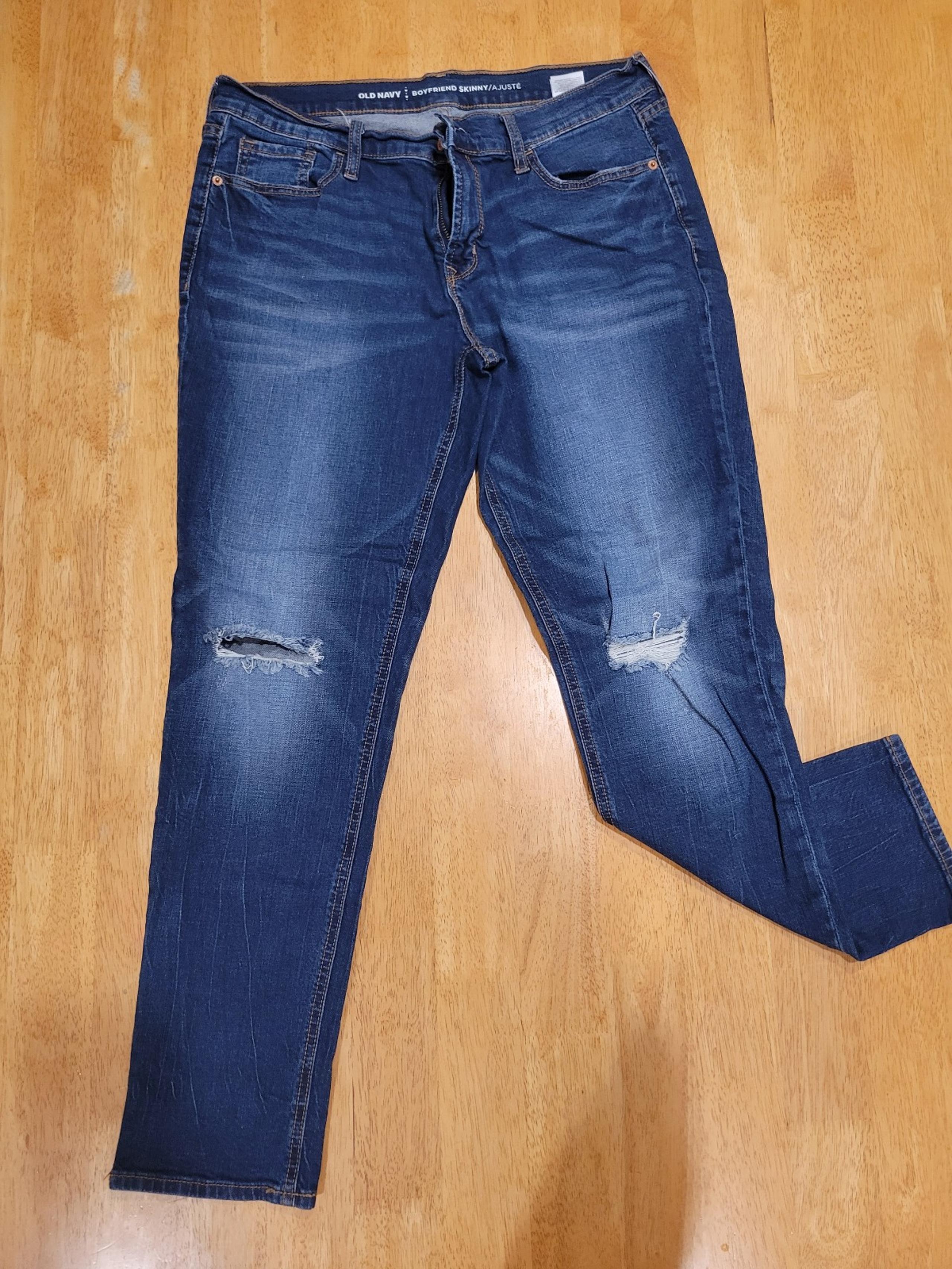 EUC Old Navy boyfriend skinny distressed denim blue jeans