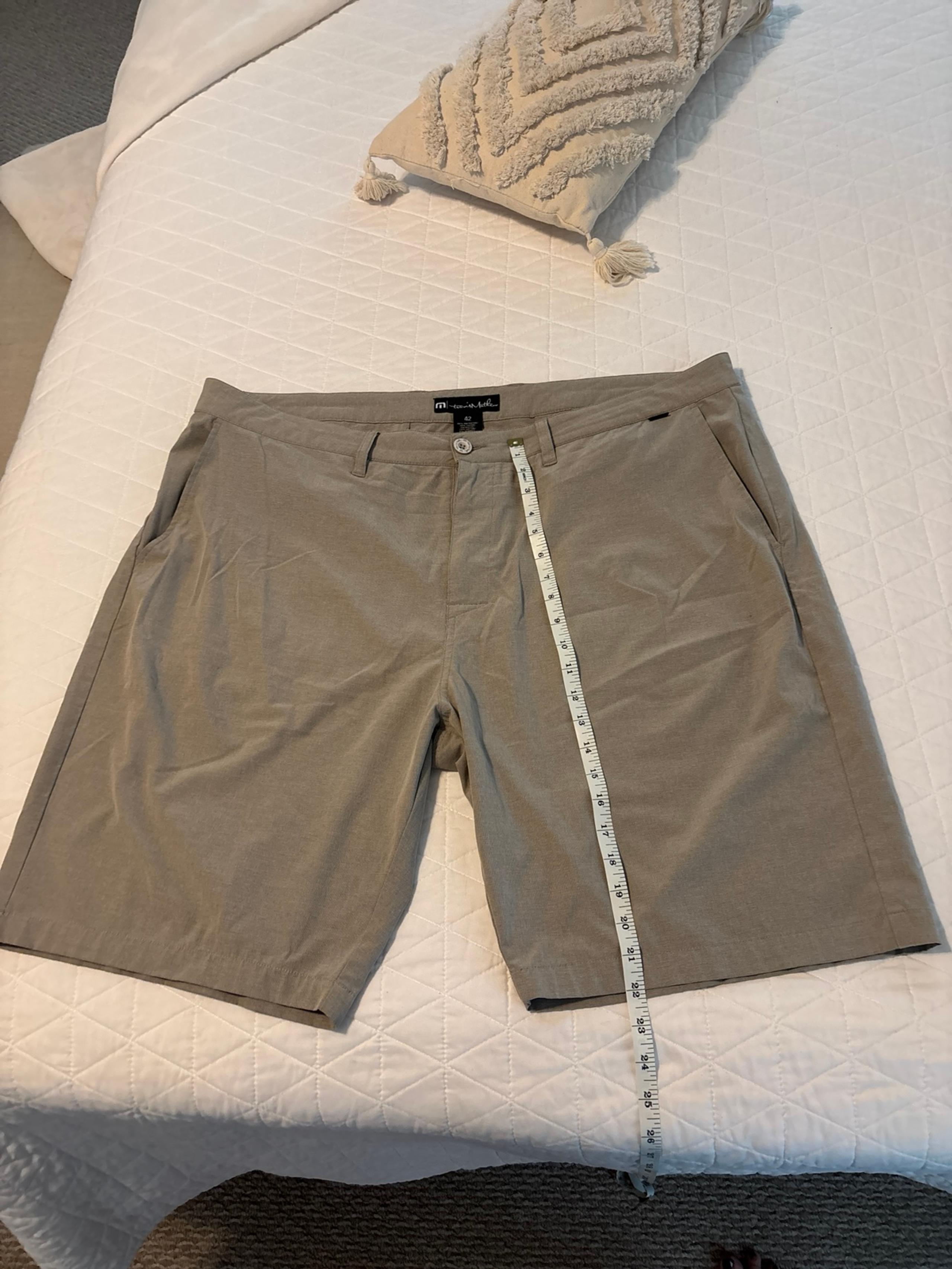 Travis Mathew Mens Short SIZE 42