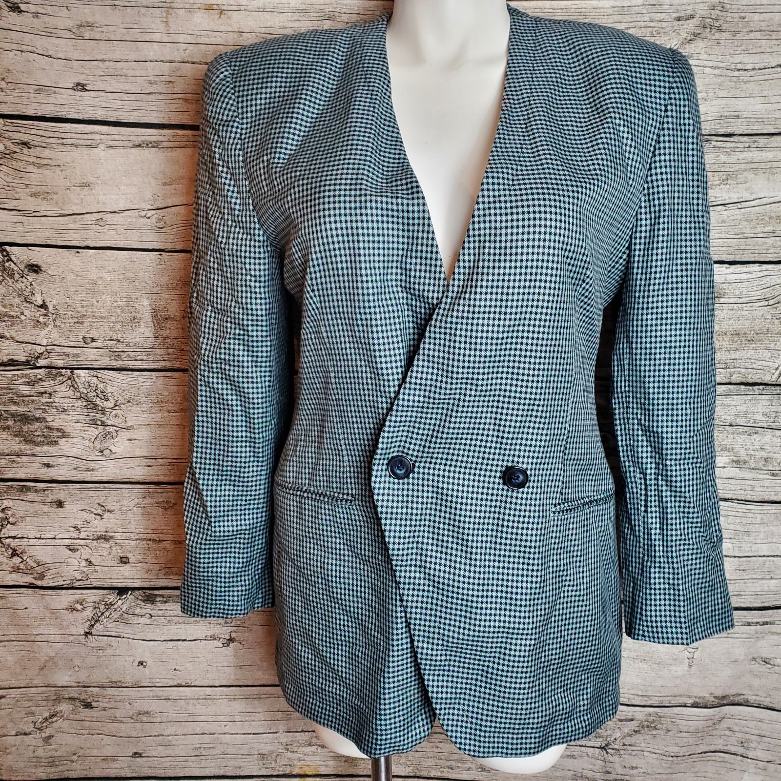 Jones New York Blazer Size 14.  Pit to pit approx: 20.5 inches Right shoulder t