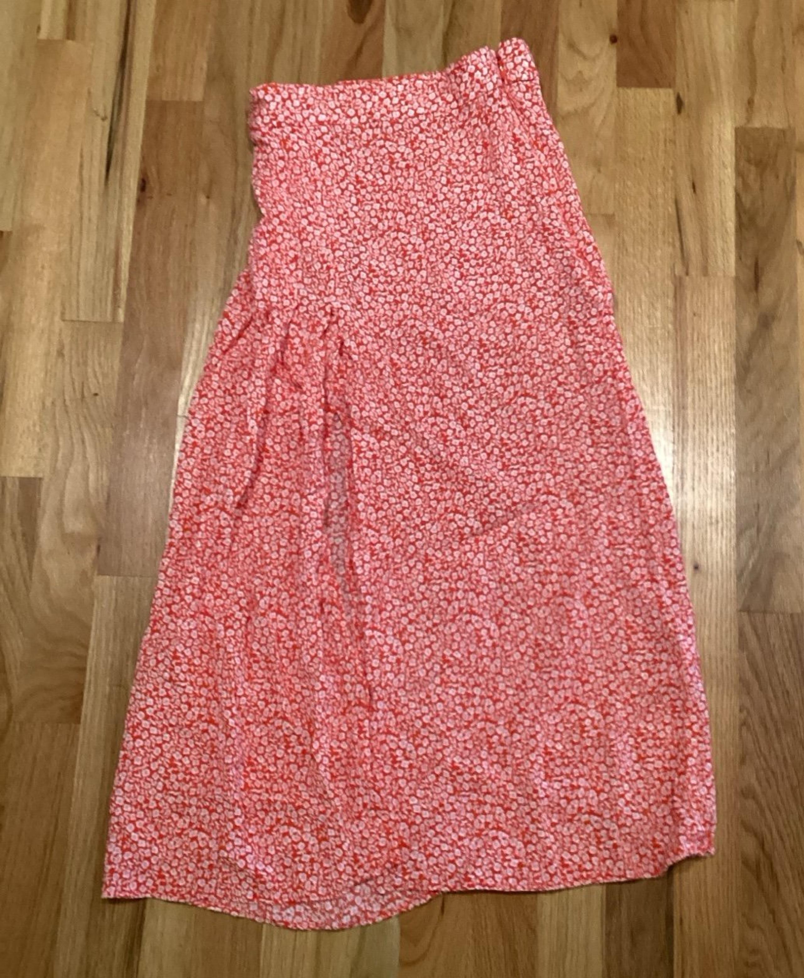H & M Women’s Long Red Floral Skirt