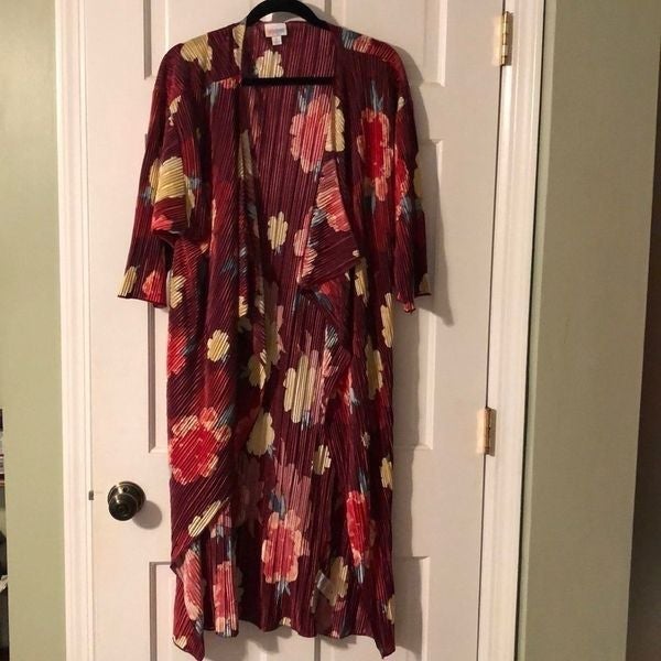 Medium LulaRoe Shirley NWT