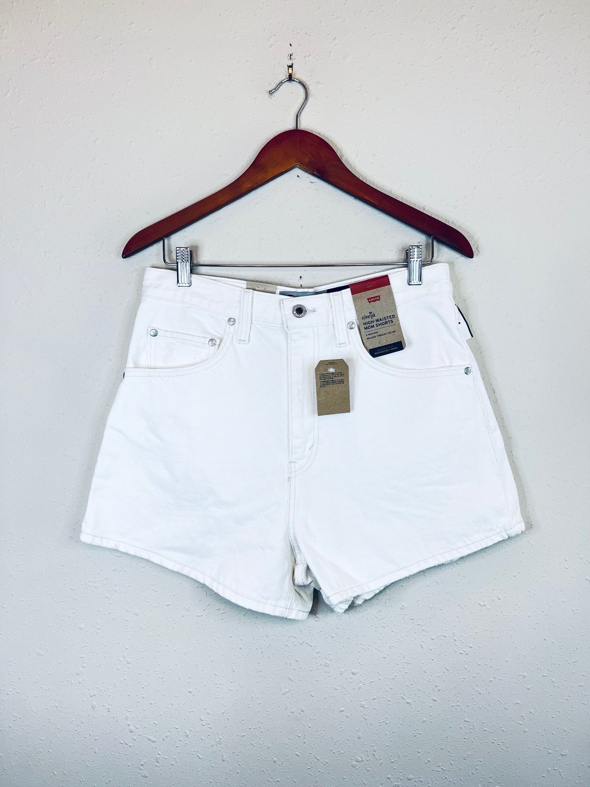 Levi’s White Silver Tab Women’s Hi Rise Mom Jean Shorts/Sz:30/NWT
