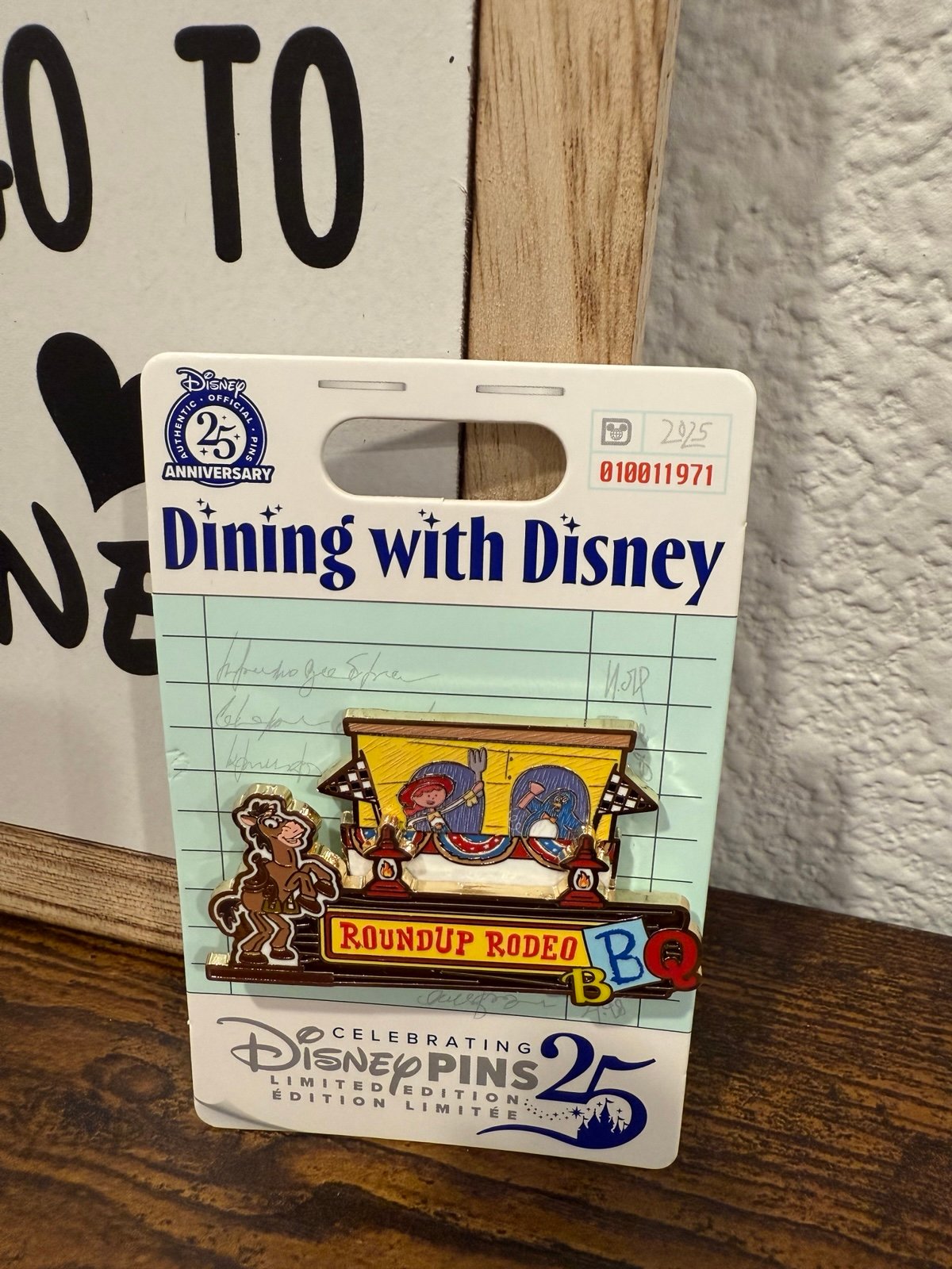 2025 Dining With Disney round Up Rodeo BBQ pin brand new