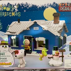 Snoopy’s Christmas Lego set
