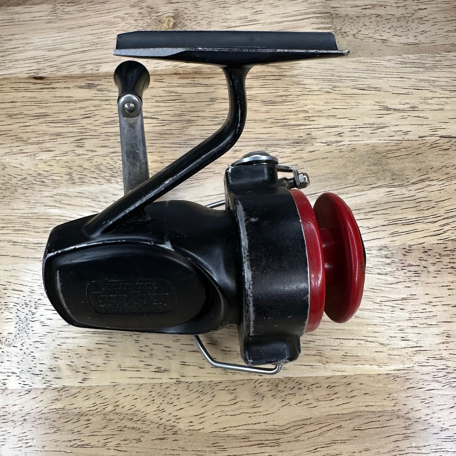 VINTAGE PFLUEGER FREE FLITE 1200 RED SPOOL FISHING REEL MADE IN USA
