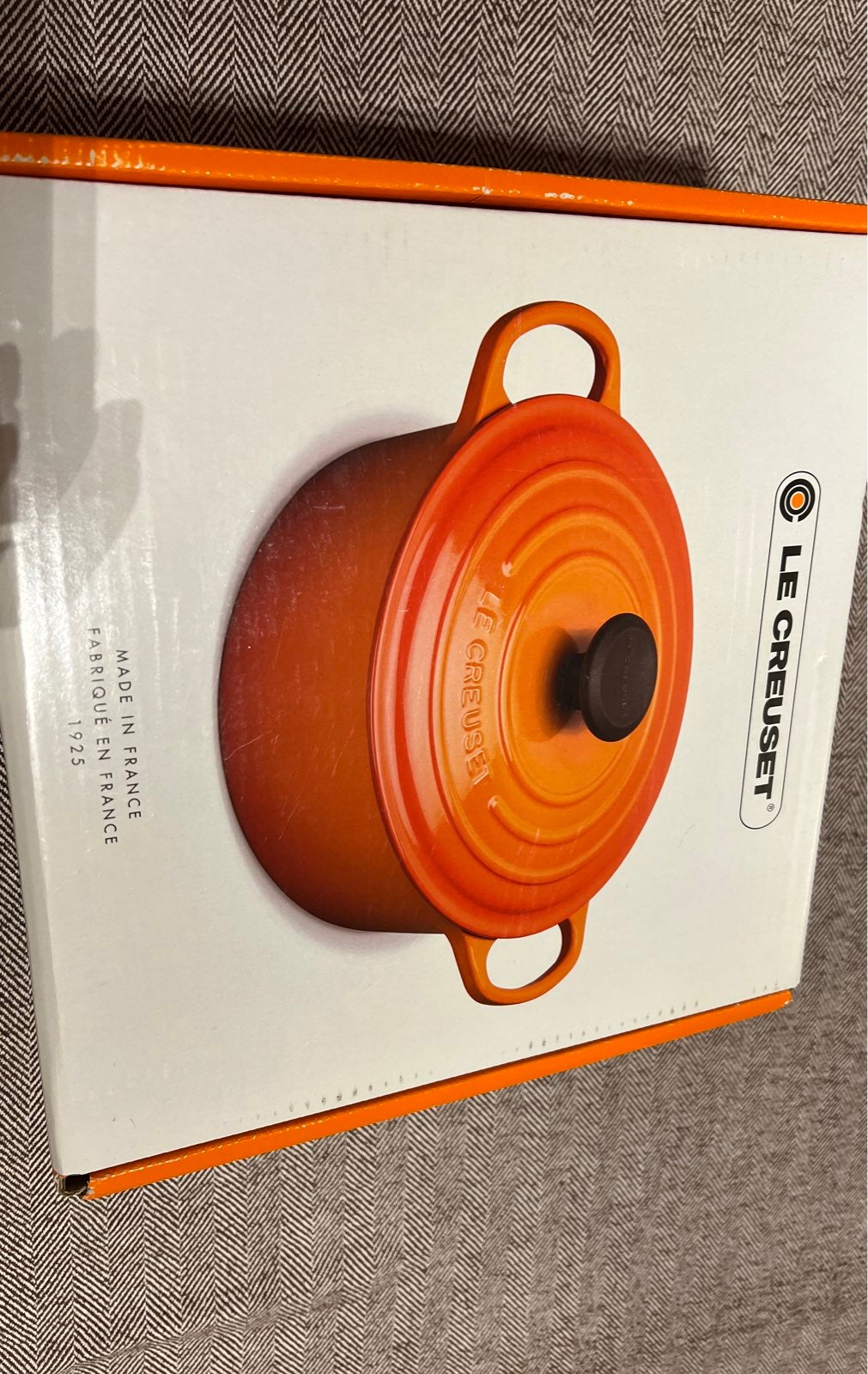 Le cruset enamel cast iron black round casserole 5.3 L 26 sm