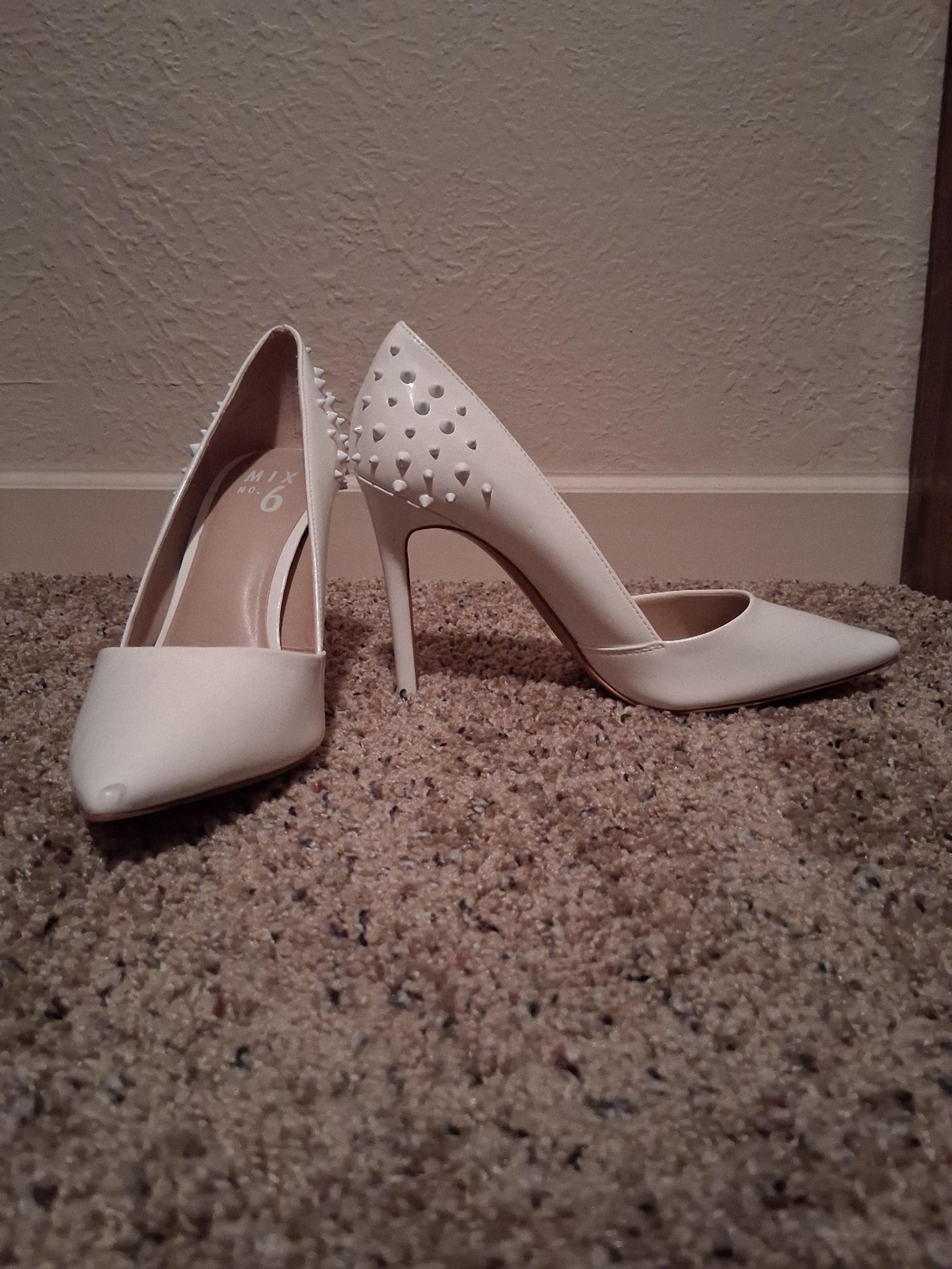 Mix No. 6 Dolinda Pumps (white, spikey heels)