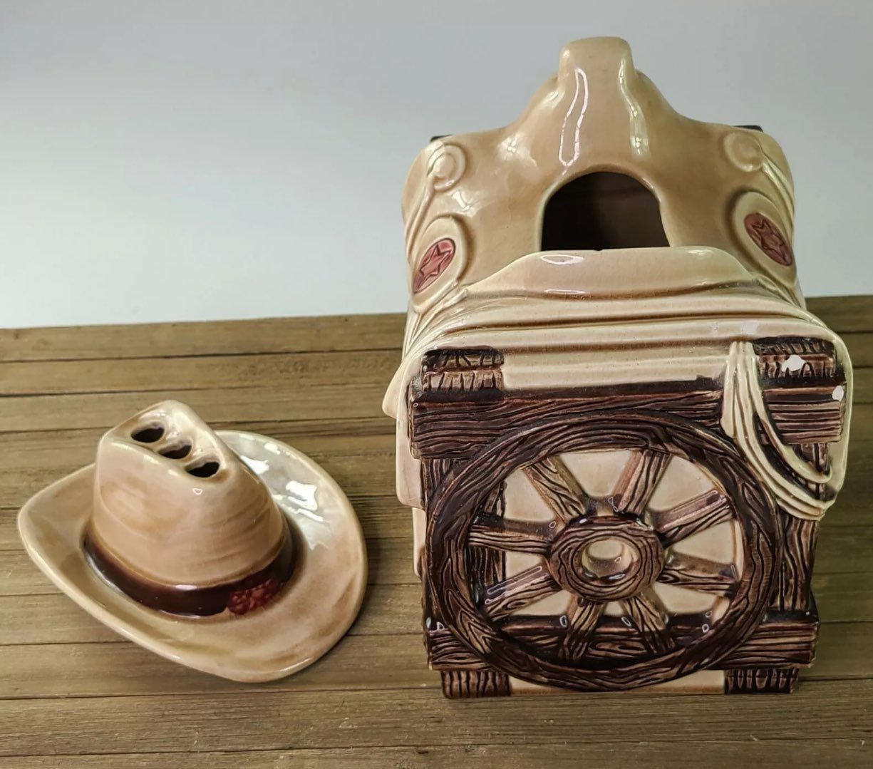Vintage Donisa Bathroom Set