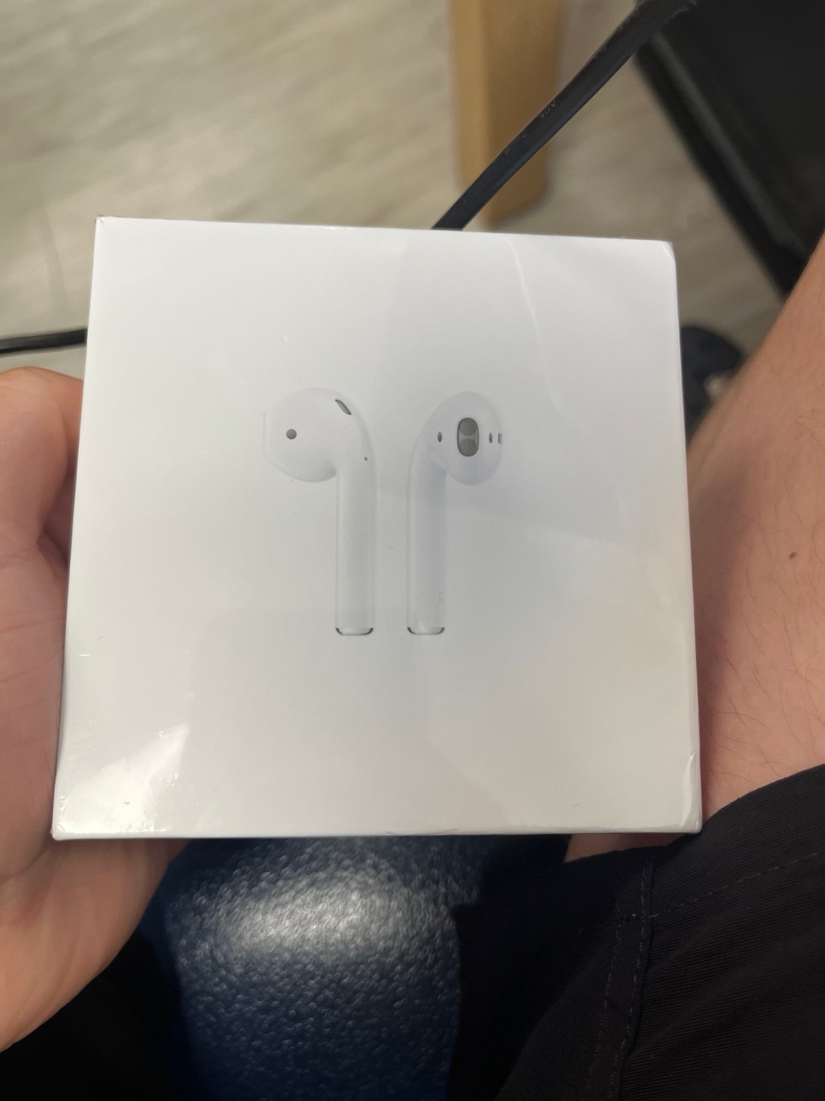 airpods 2nd generation ( with charger )