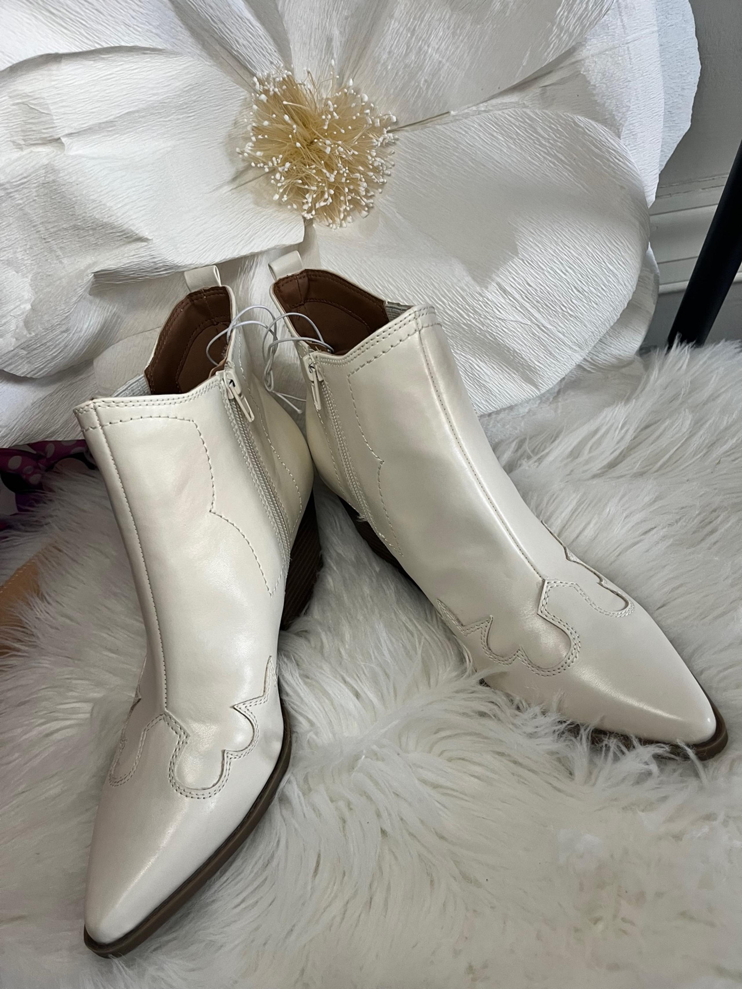 Indigo Rd. Womens Alydia Stacked Heel Booties NWOT