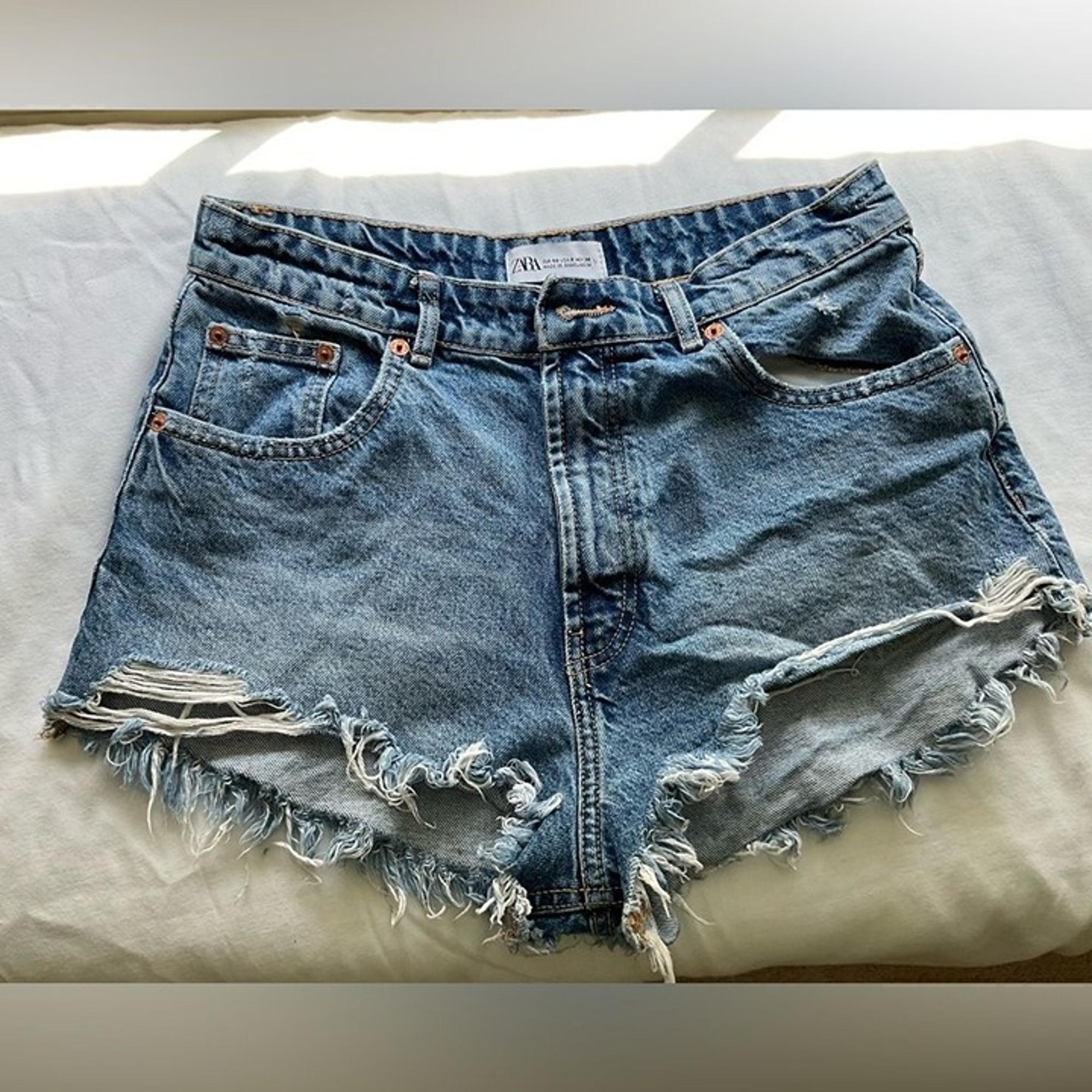 Zara Womens Distressed Frayed Denim Shorts Size 8