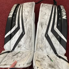 Vaughn SR2 Internediate Goalie Pads OFFER!!