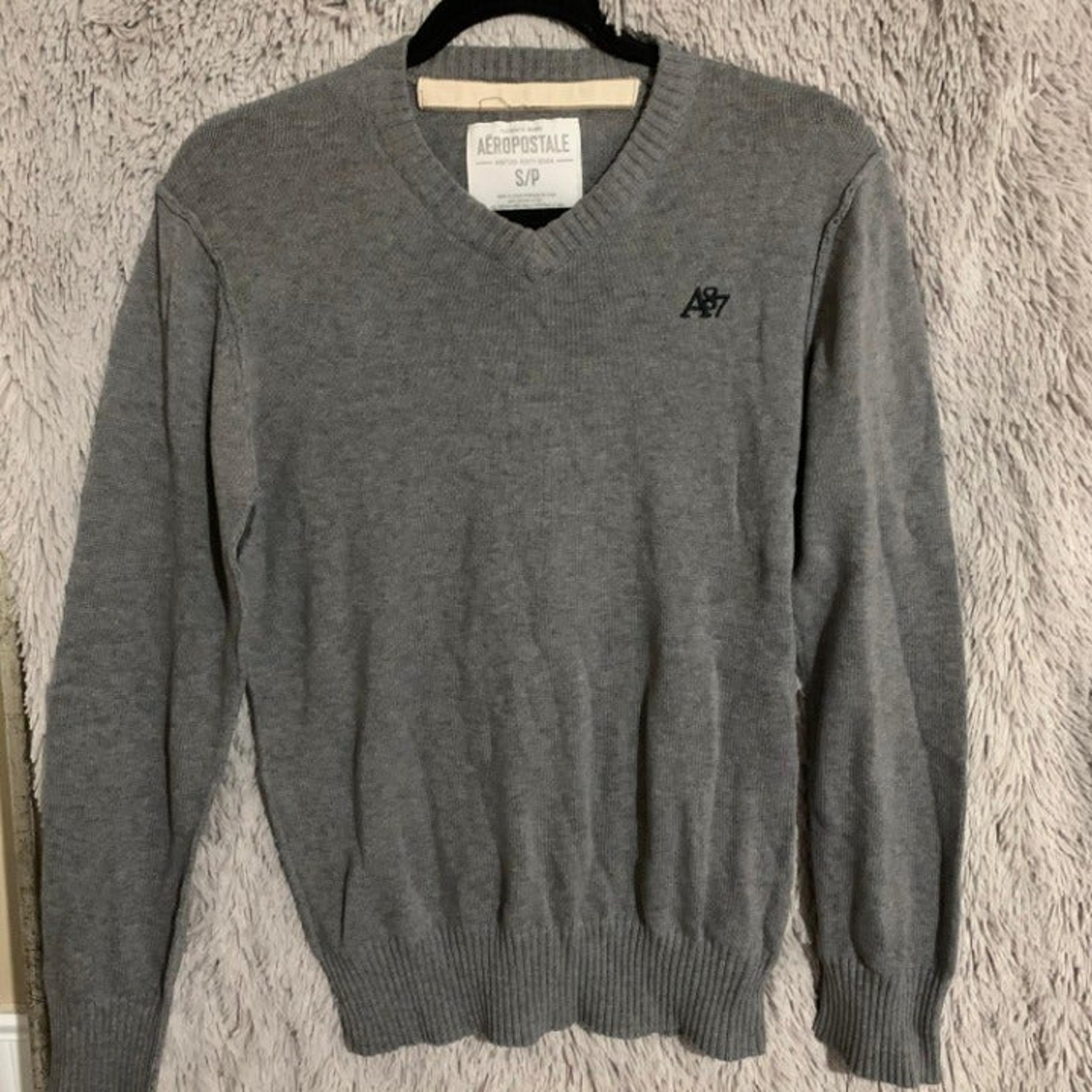 S gray v neck sweater
