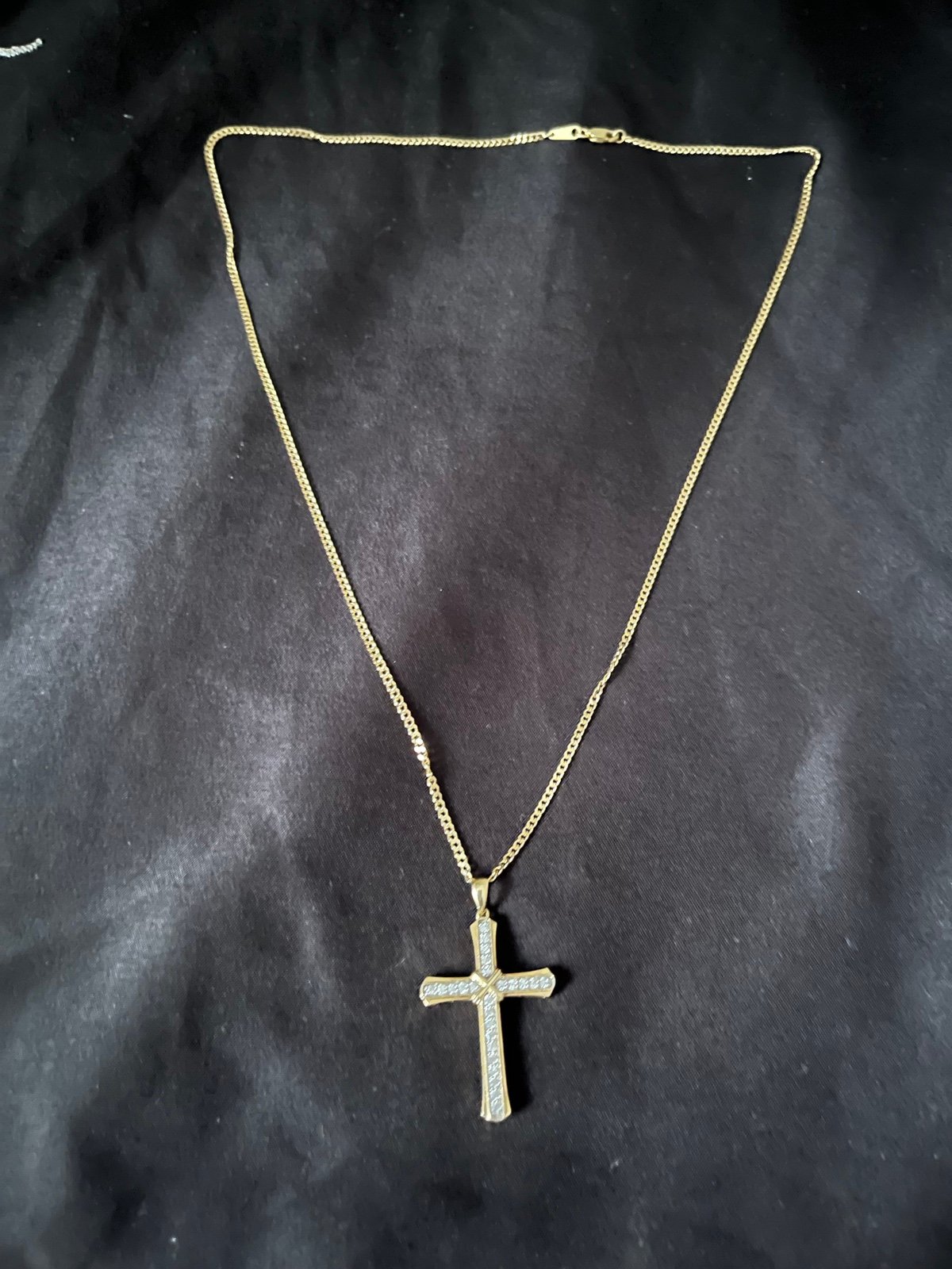 Cross necklace gold