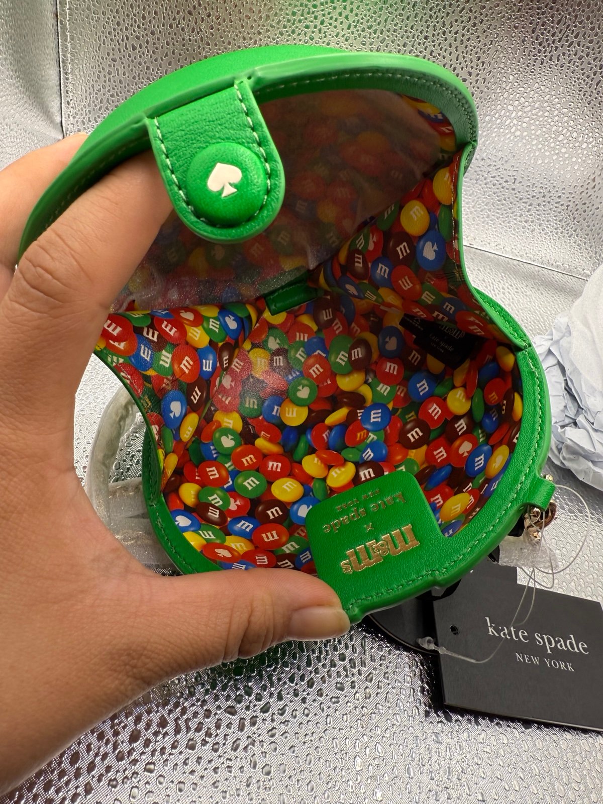 M&M’S x ケイトスペード  Chain Coin Purse M&M'S® x kate spade new york Chain Coin Purse | M&M'S | M&M'S