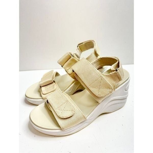 Blondo Sandals Womens Size 7 Cream Martha Waterproof Chunky Heel Wedges