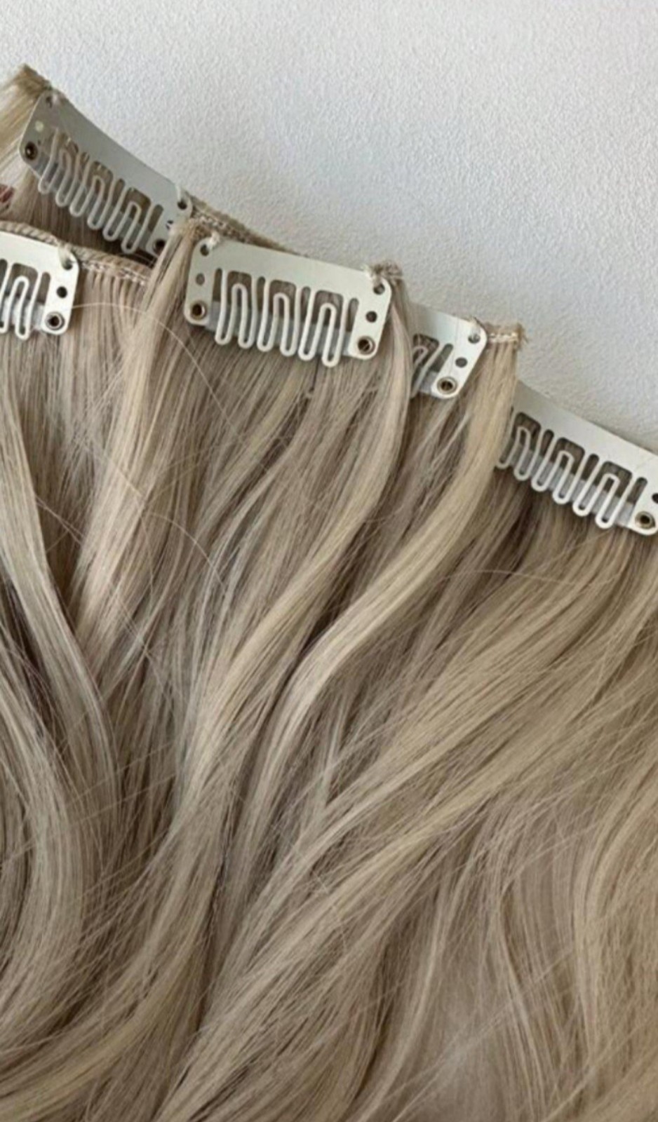 Clip ins Hair extensions