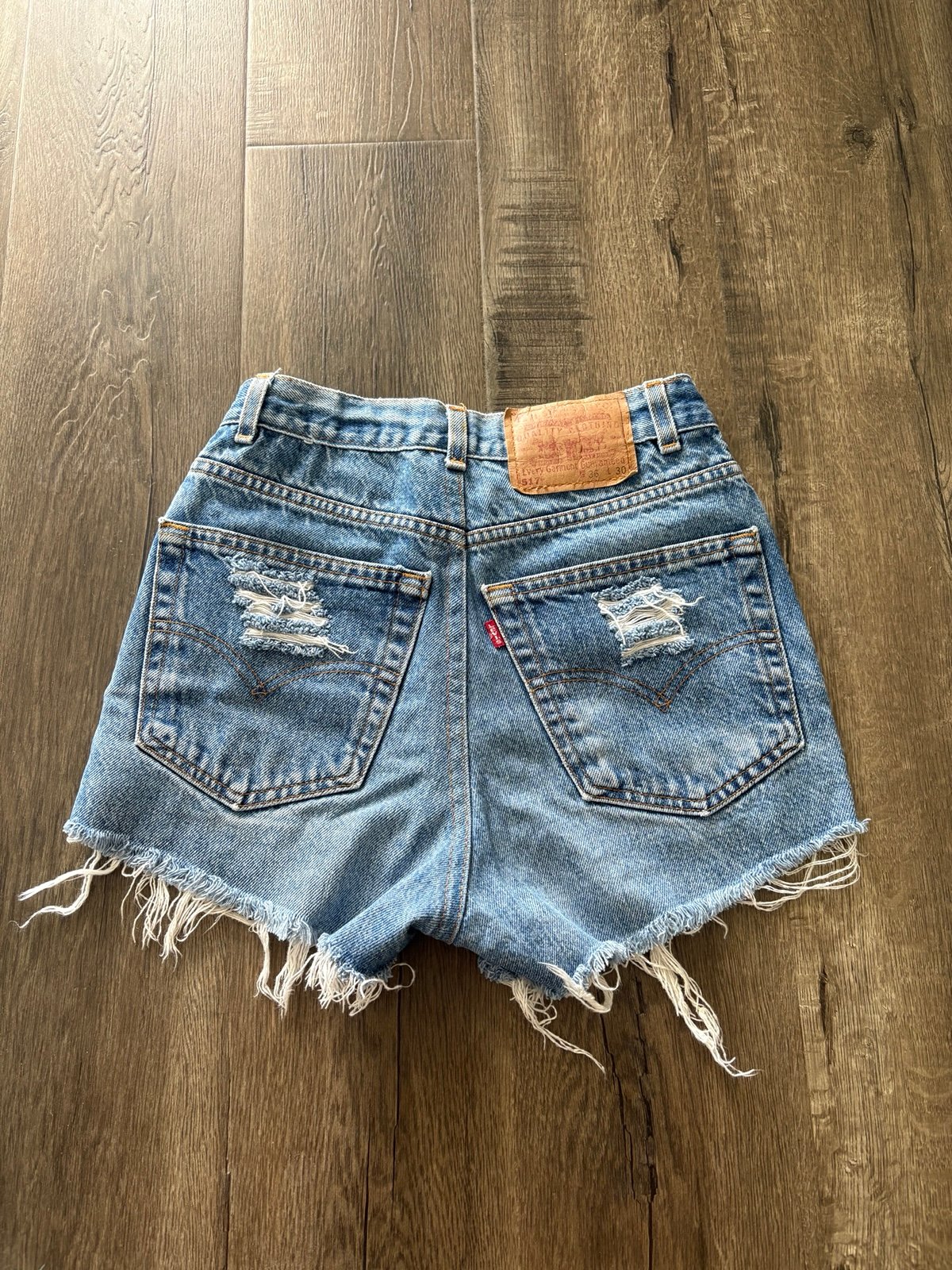 VINTAGE LEVI’S HIGH WAISTED SHORTS
