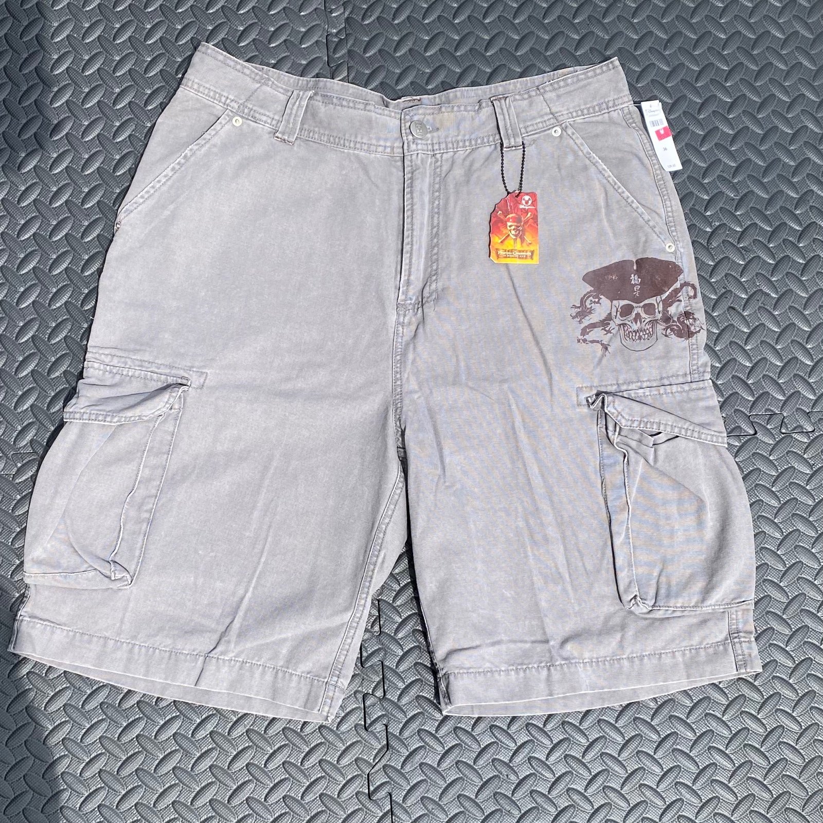 Disney Store Exclusive Pirates Of The Caribbean Cargo Shorts Mens 36 NEW WIT TAG