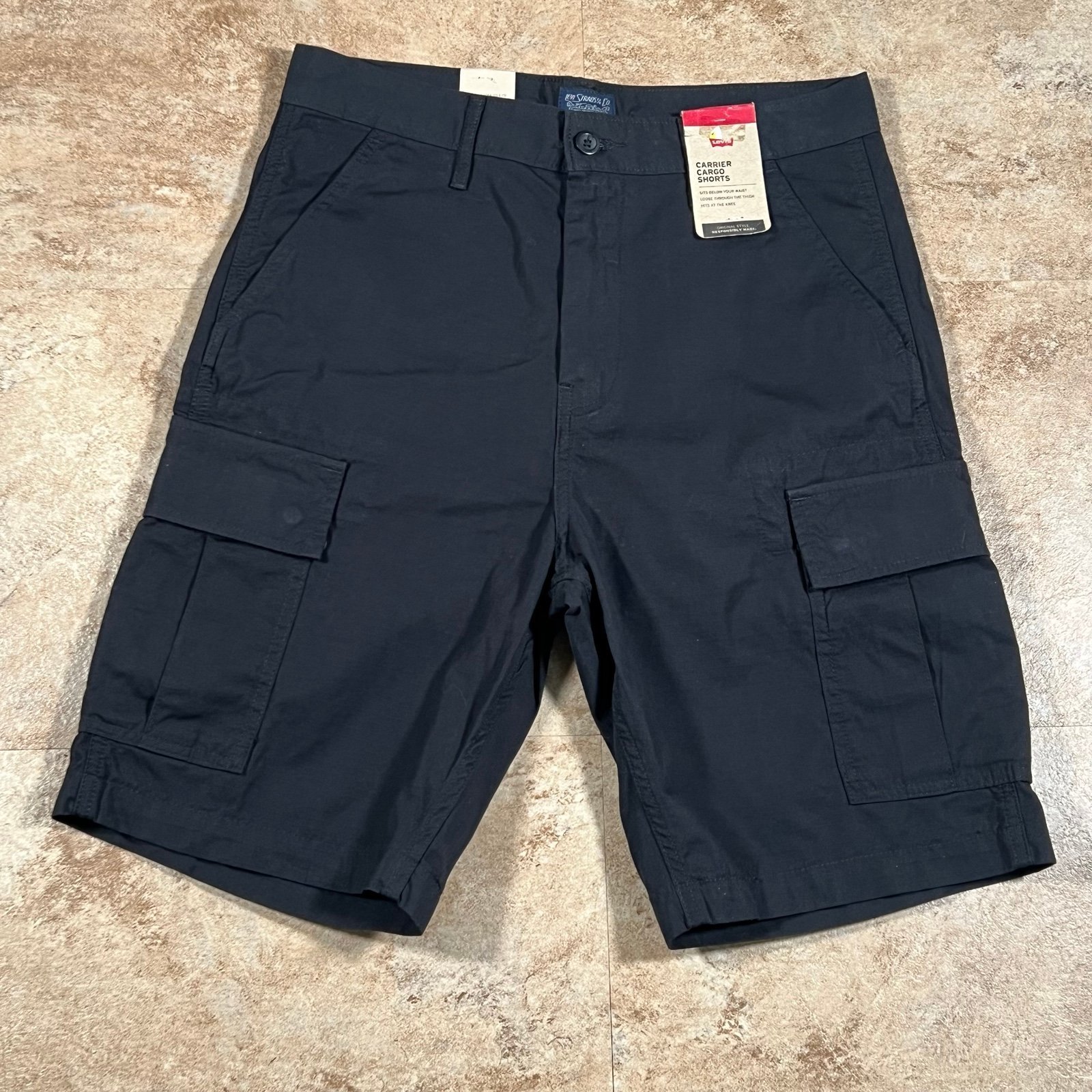 Levis Mens Carrier Cargo Shorts Size 30 Black Cotton Casual & Stylish Shorts