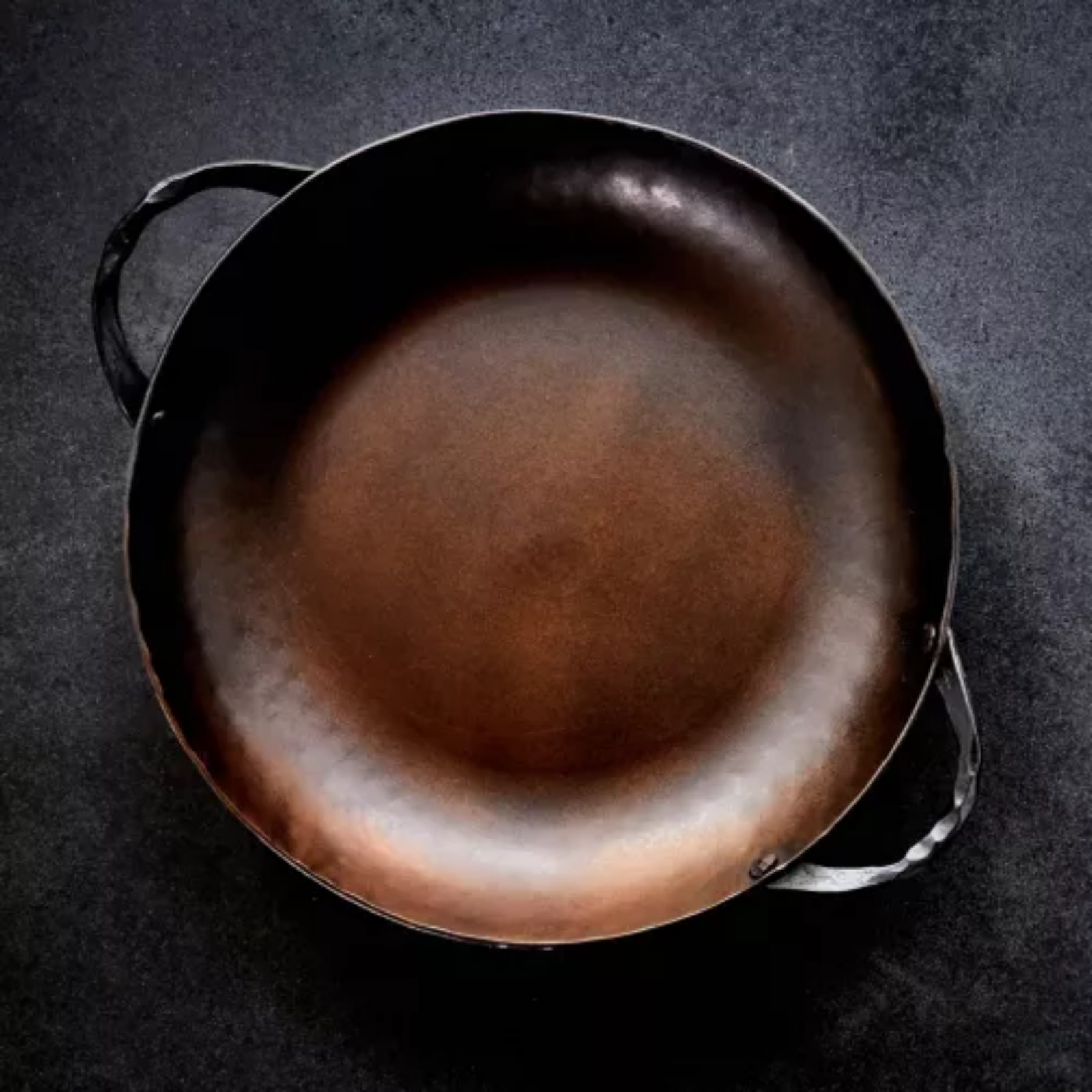 Smithey carbon steel round roaster