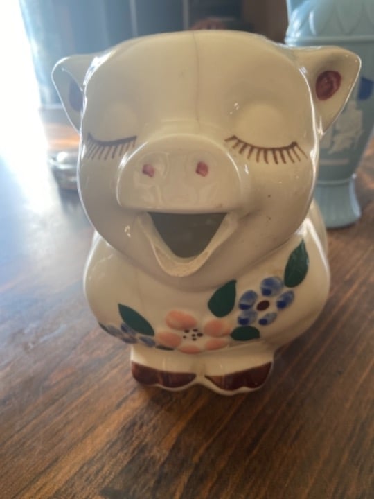 hawnee Smiley Pig 64 oz Pitcher MINT CONDITION
