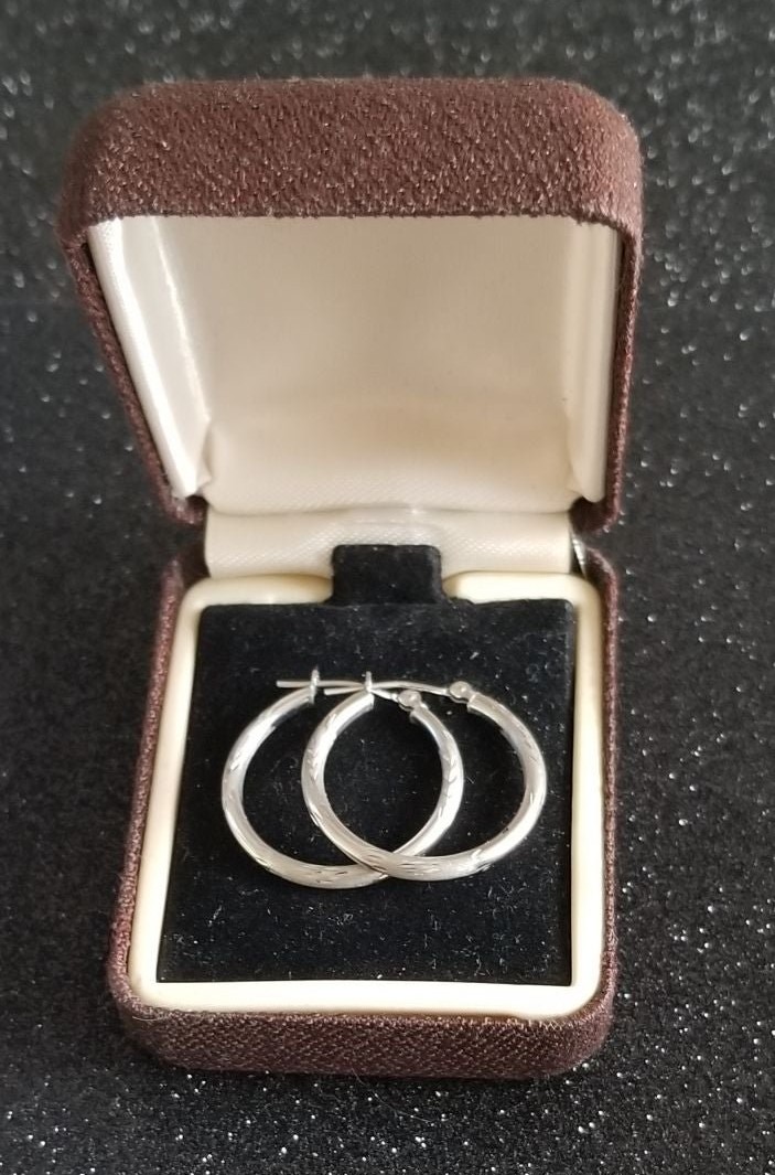 10K White Gold Hoop Earrings