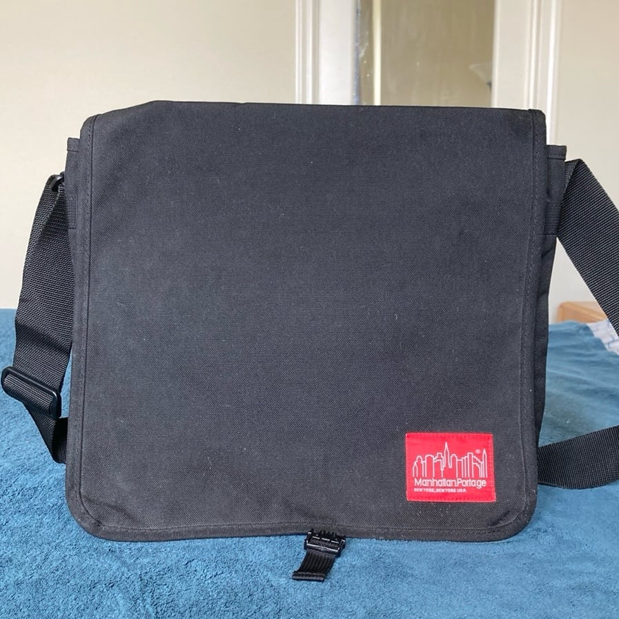 Manhattan Portage medium DJ Messenger Bag in black