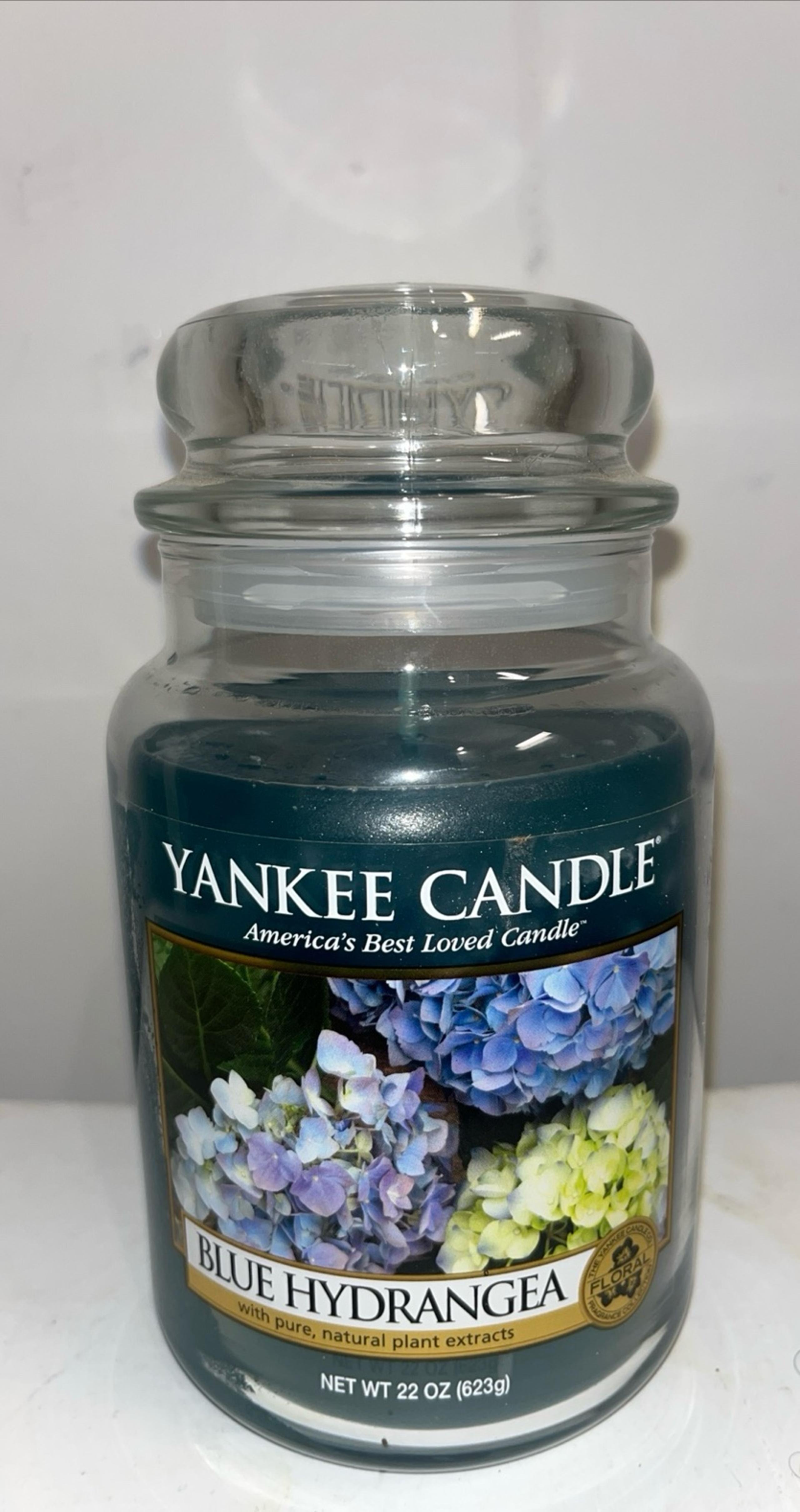 Yankee Candle Blue Hydrangea Large 22OZ Jar - Classic Label NEW Pour Date 2016
