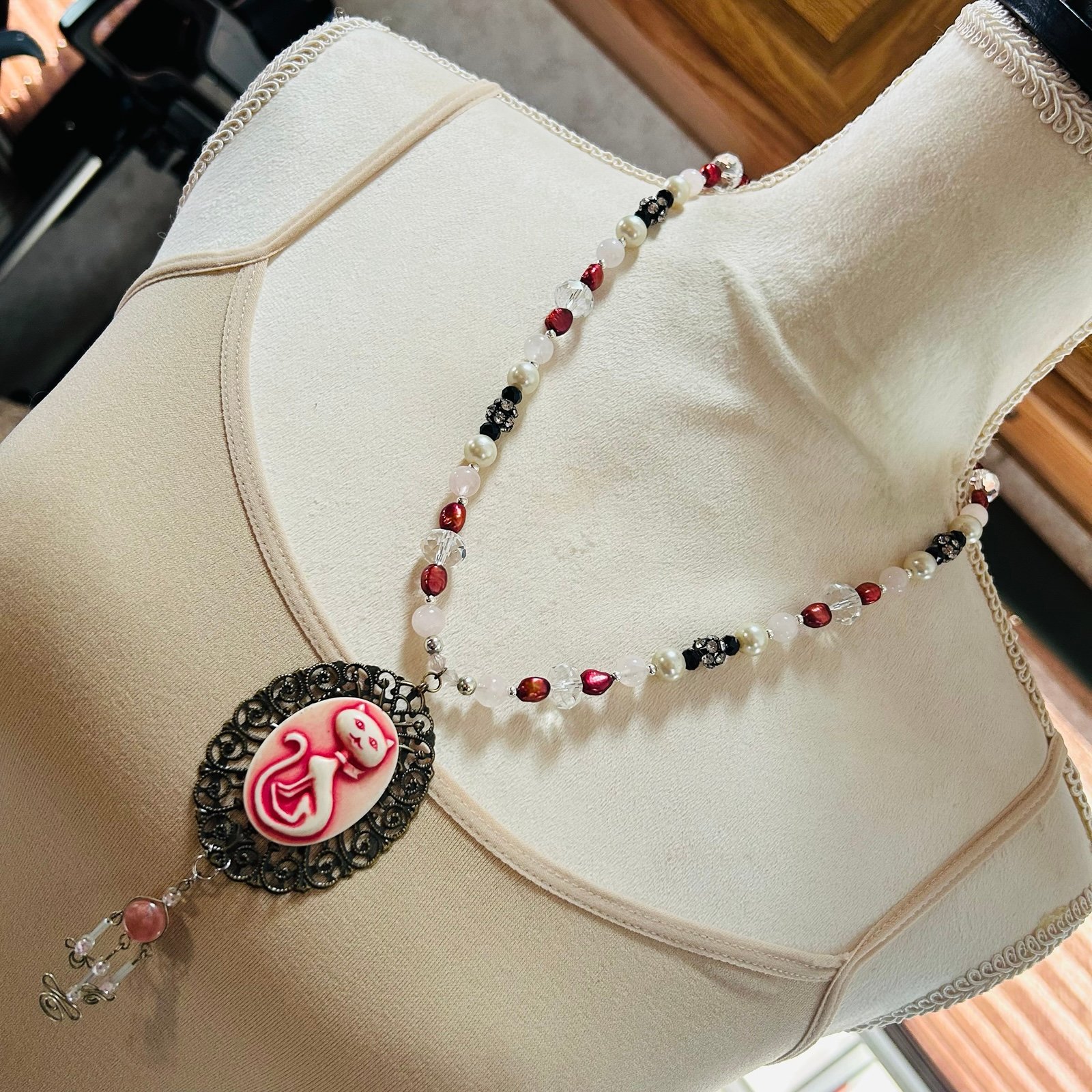 Handcrafted sitting pretty kitty cameo pendant rose quartz honora pearl necklace