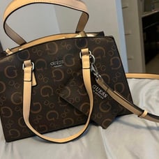 GUESS crossbody handbags