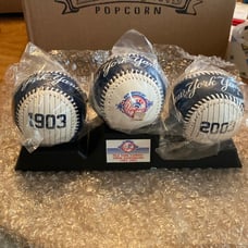 100th Aniversary New York Yankees set of 3 Baseballs